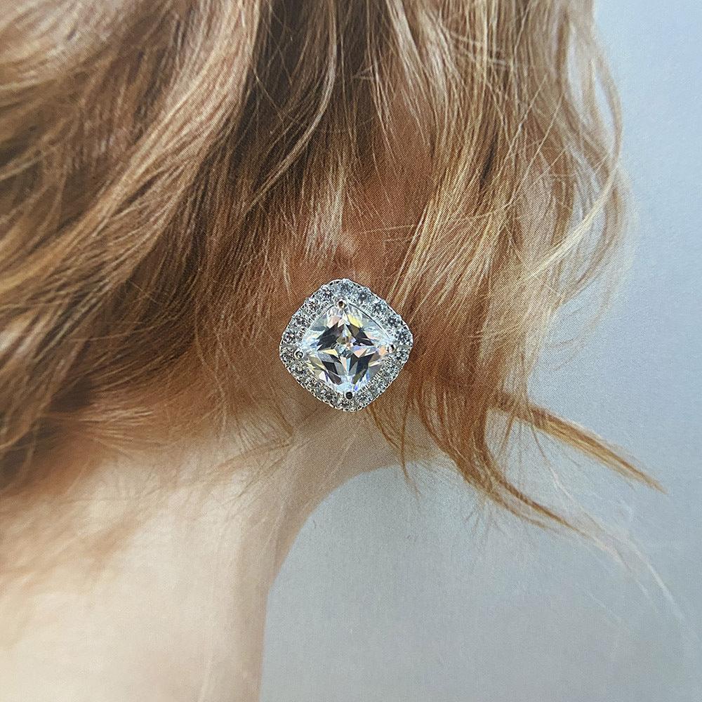أقراط فضة فاخرة مرصعة بألماساتEarringsمجوهرات ميون