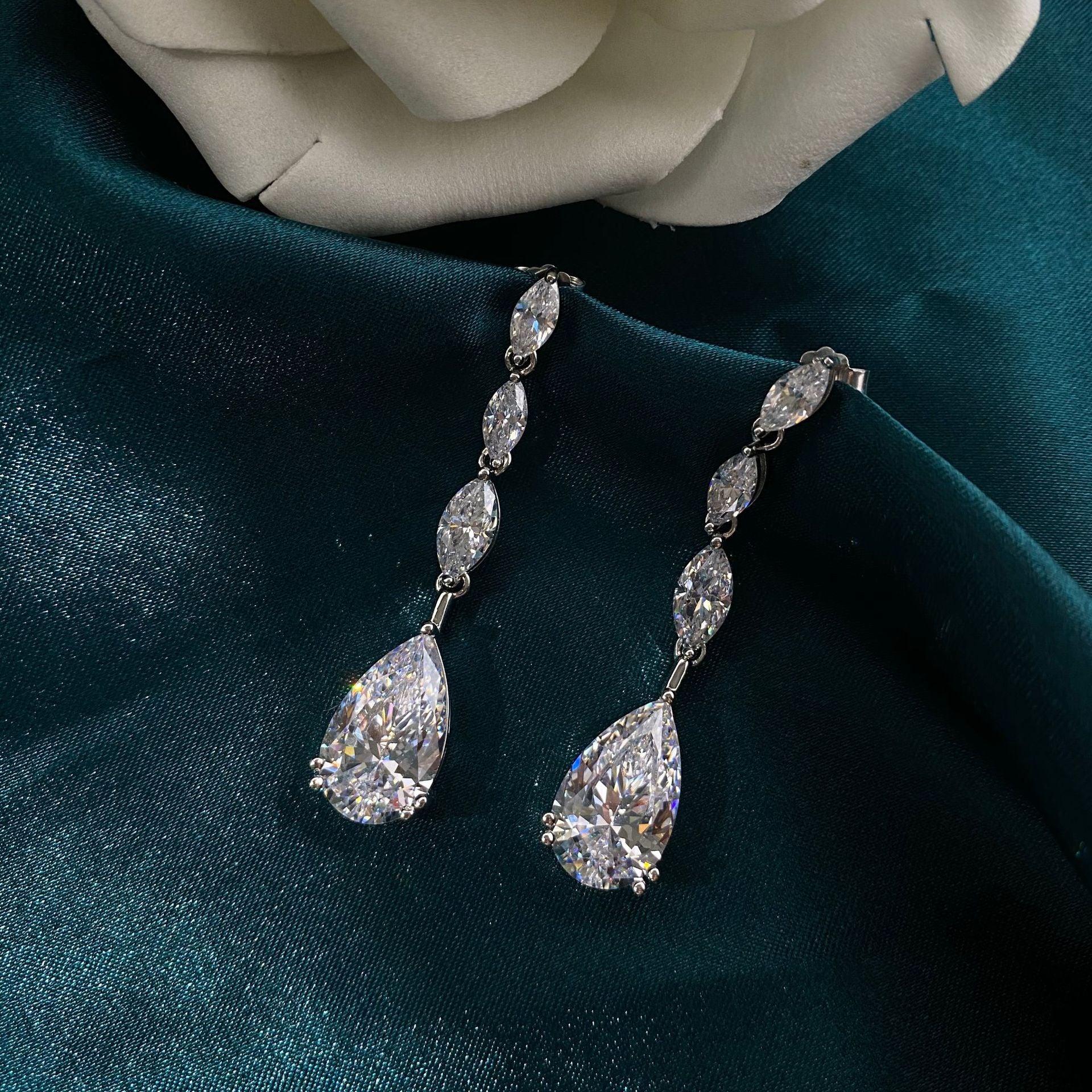 أقراط من الفضة الإسترليني فاخرة مرصعةEarringsمجوهرات ميون