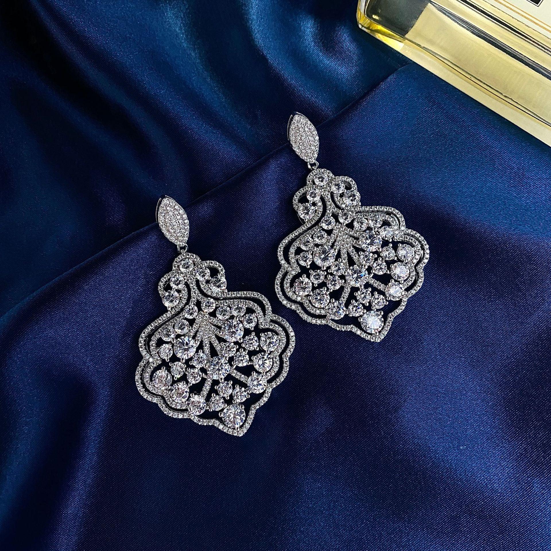 قرط ماسي فاخر بشكل شجرة الماساتEarringsمجوهرات ميون