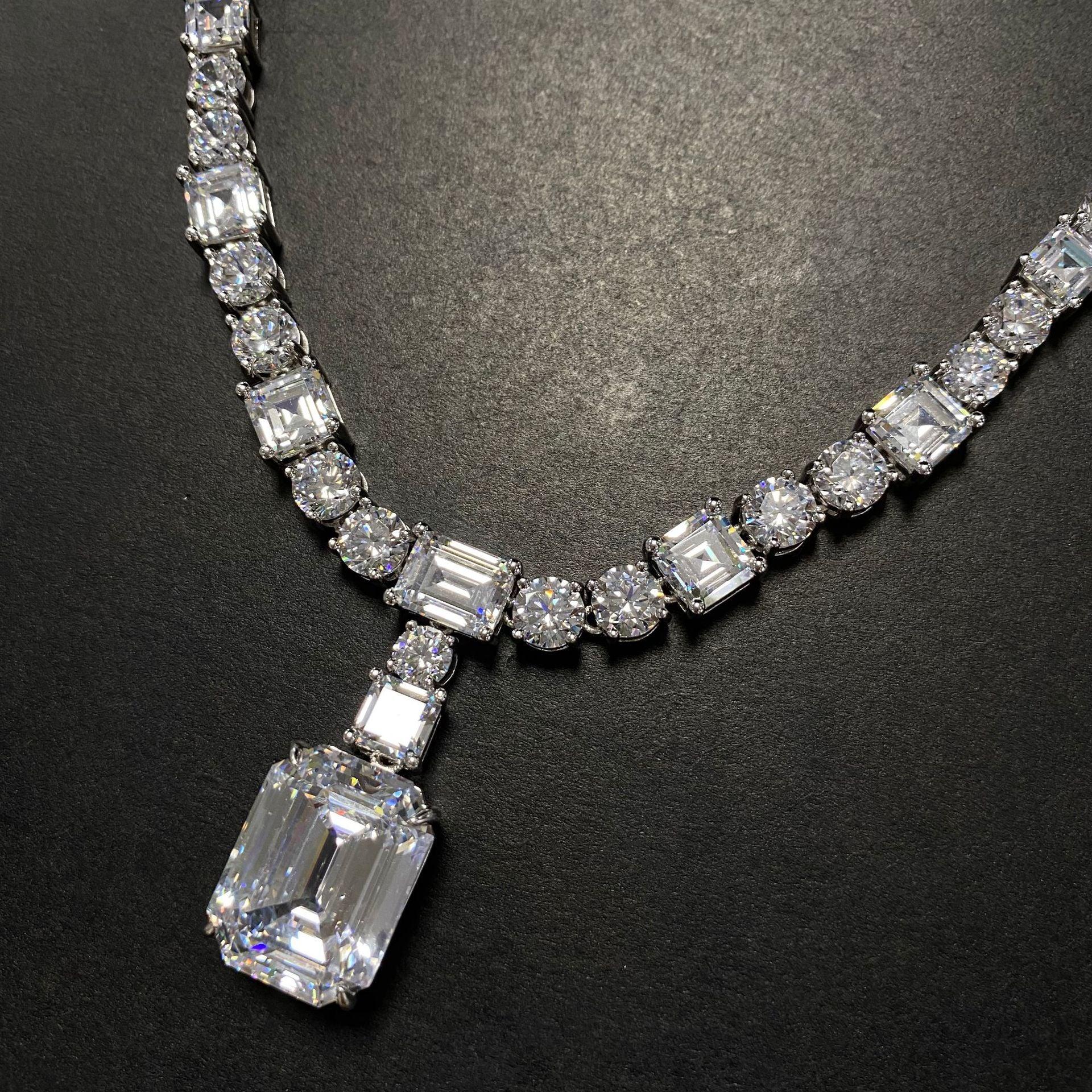 قلادة فضية  أوروبية  فاخرة مطعمة بالماس عالي الكربون 45 سمNecklacesمجوهرات ميون