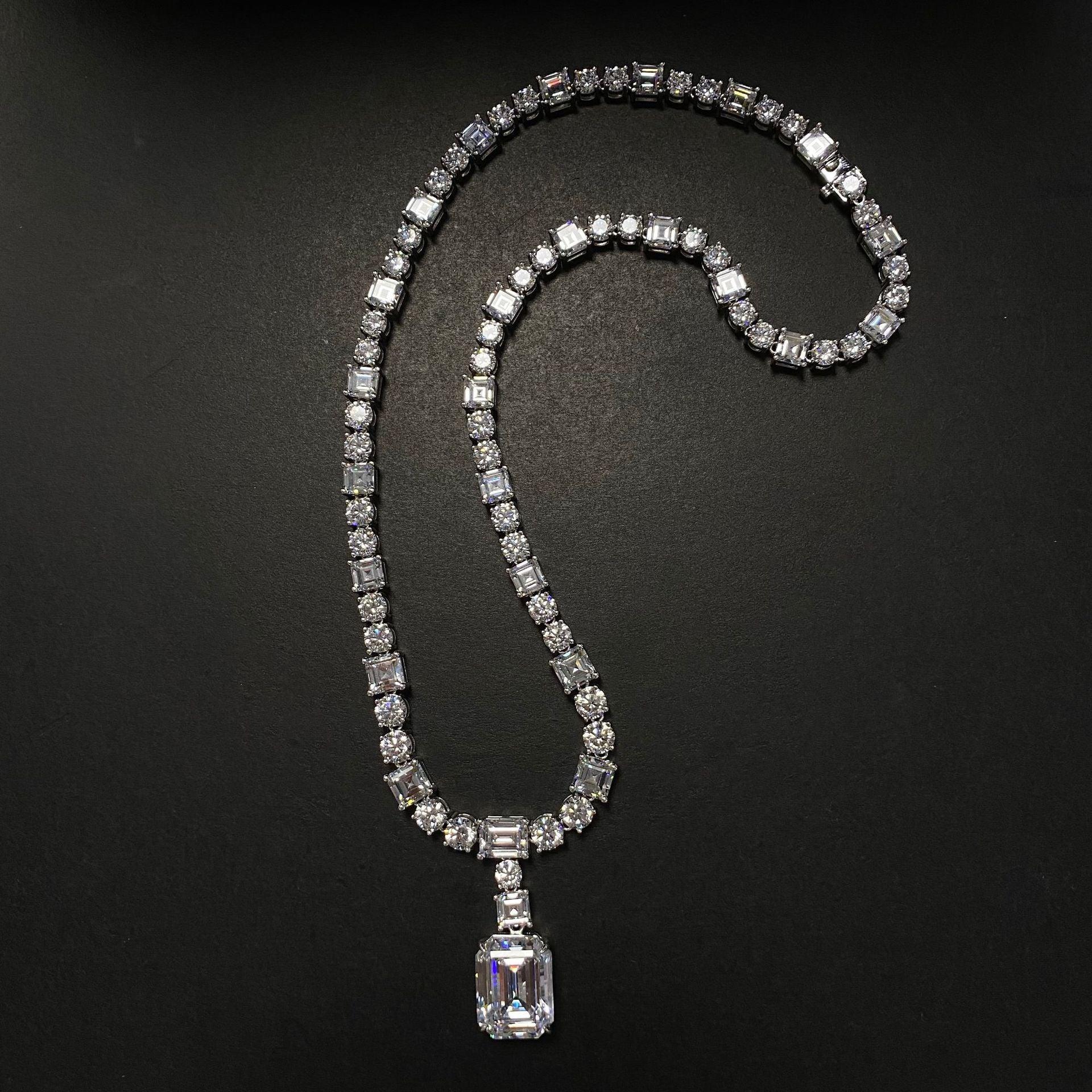 قلادة فضية  أوروبية  فاخرة مطعمة بالماس عالي الكربون 45 سمNecklacesمجوهرات ميون