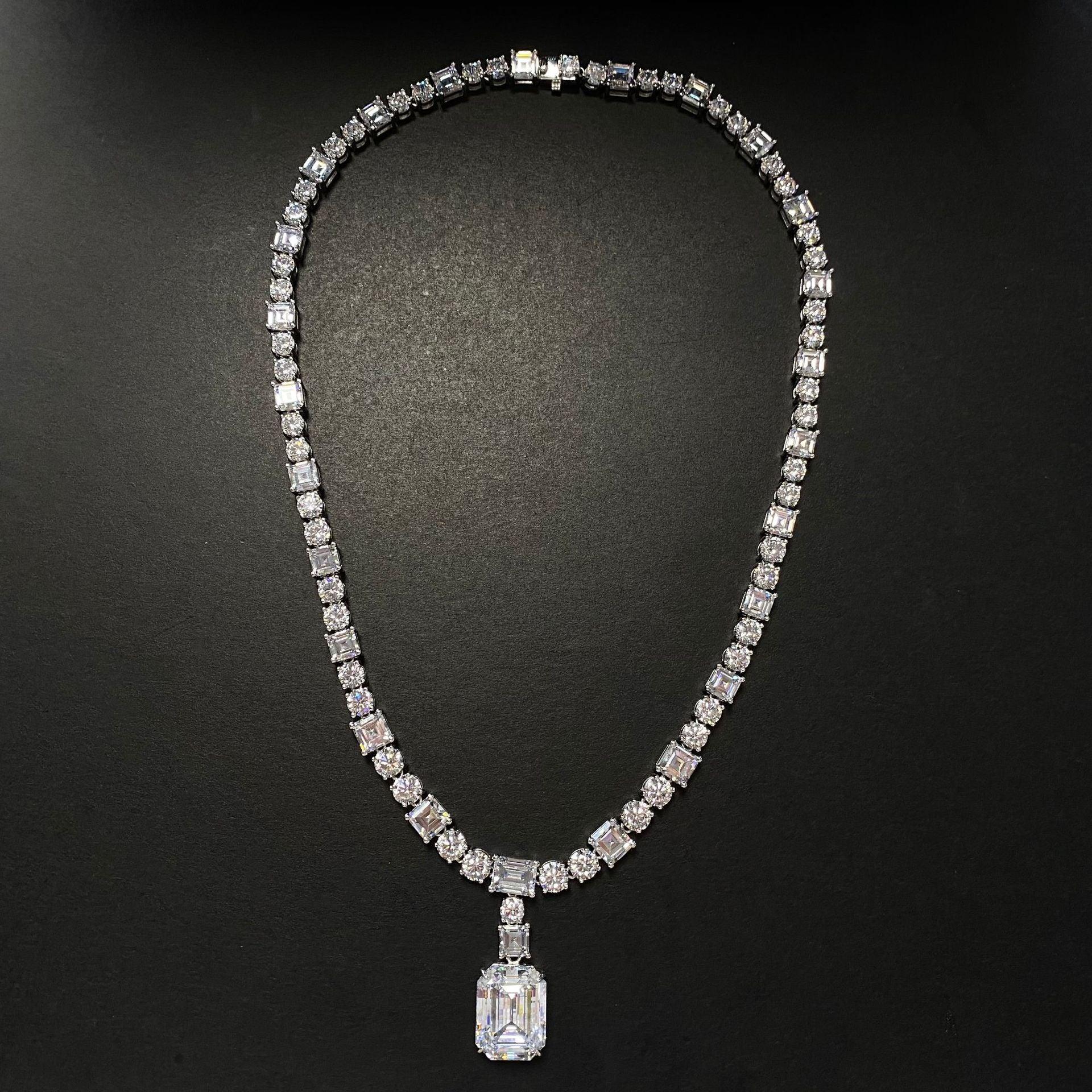 قلادة فضية  أوروبية  فاخرة مطعمة بالماس عالي الكربون 45 سمNecklacesمجوهرات ميون