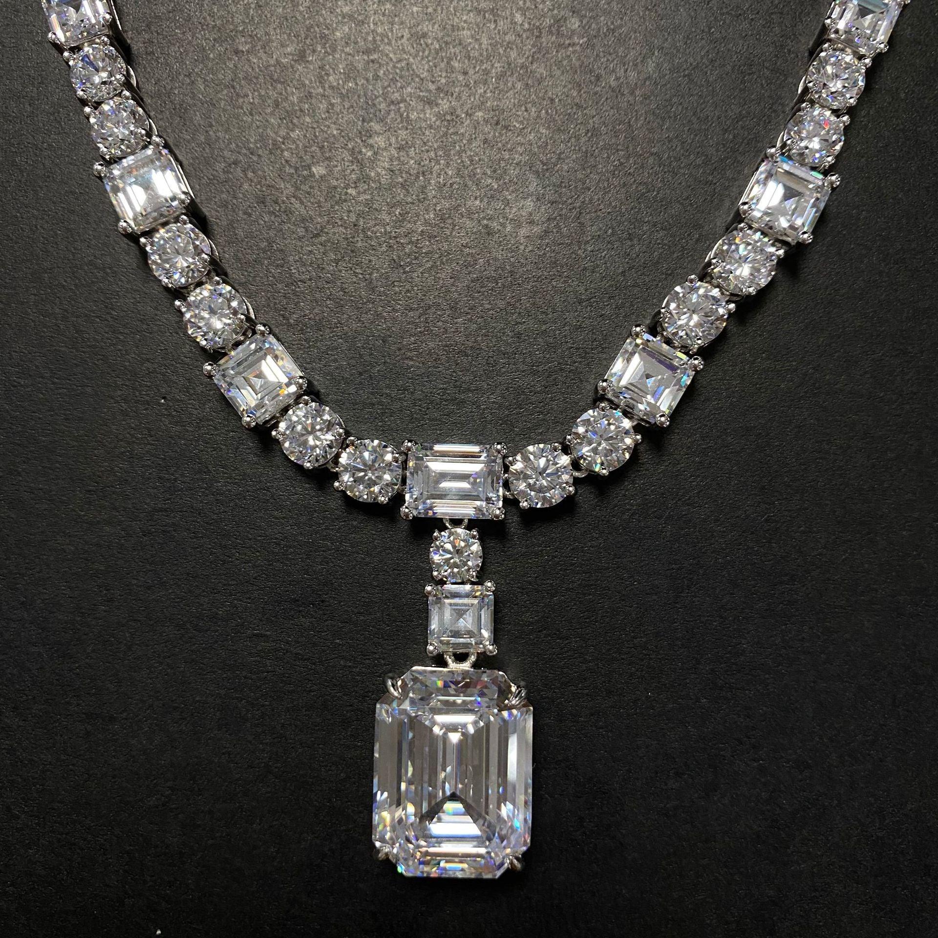 قلادة فضية  أوروبية  فاخرة مطعمة بالماس عالي الكربون 45 سمNecklacesمجوهرات ميون