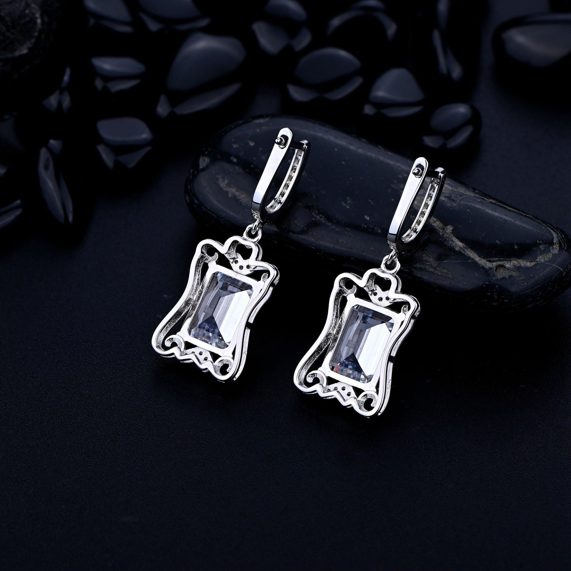 قرط ماسي بتصميم هندسي عتيقEarringsمجوهرات ميون