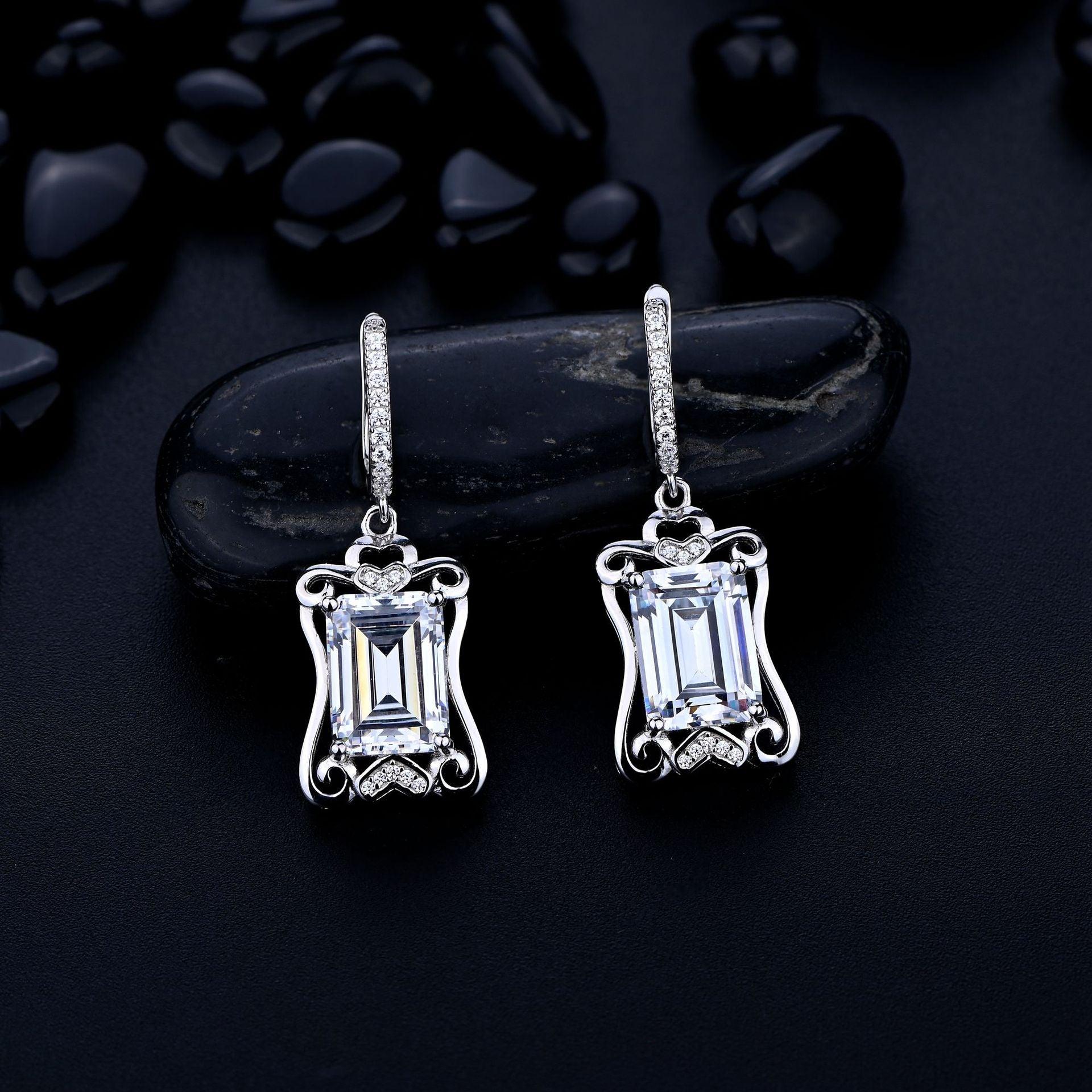 قرط ماسي بتصميم هندسي عتيقEarringsمجوهرات ميون