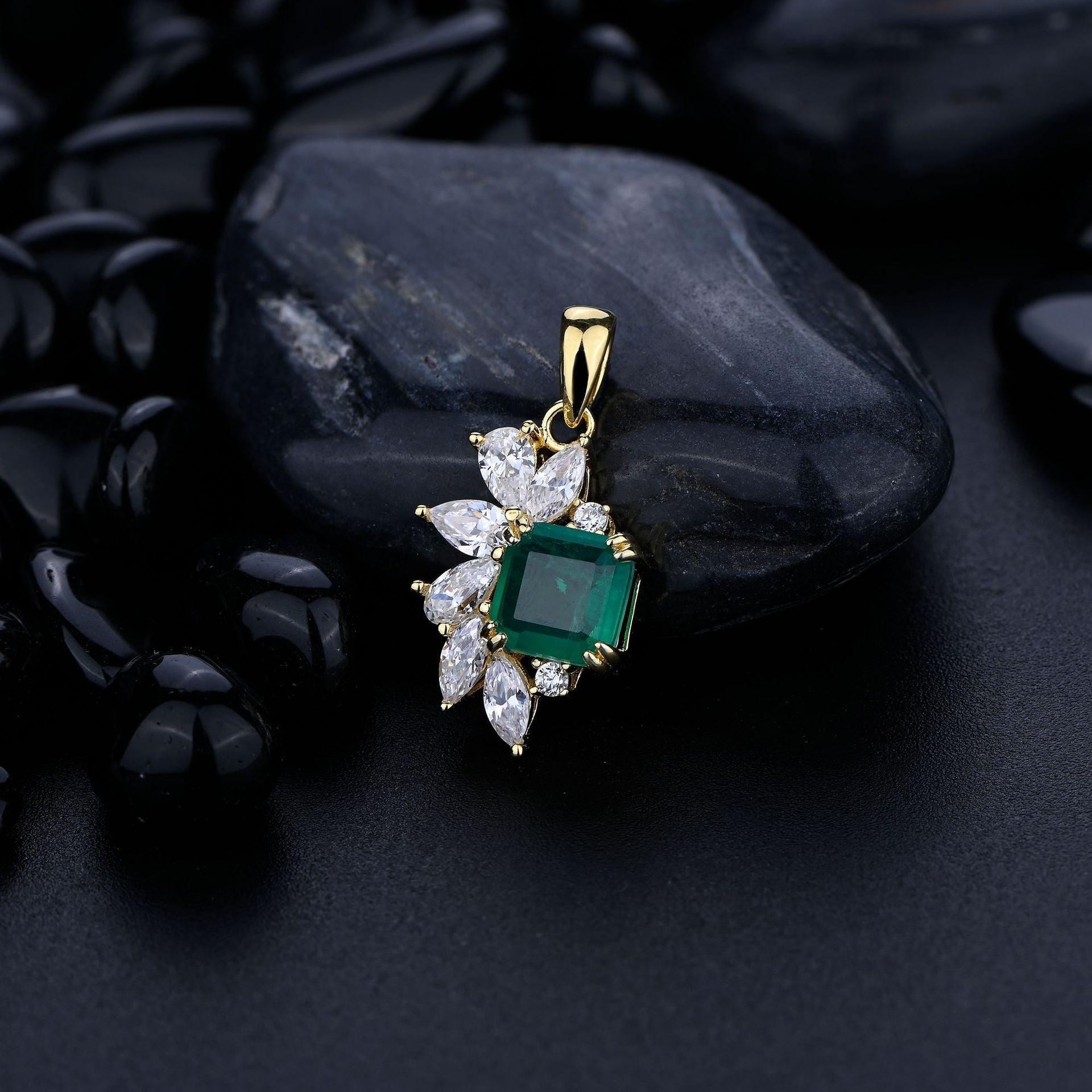 قلادة الزمردNecklacesمجوهرات ميون