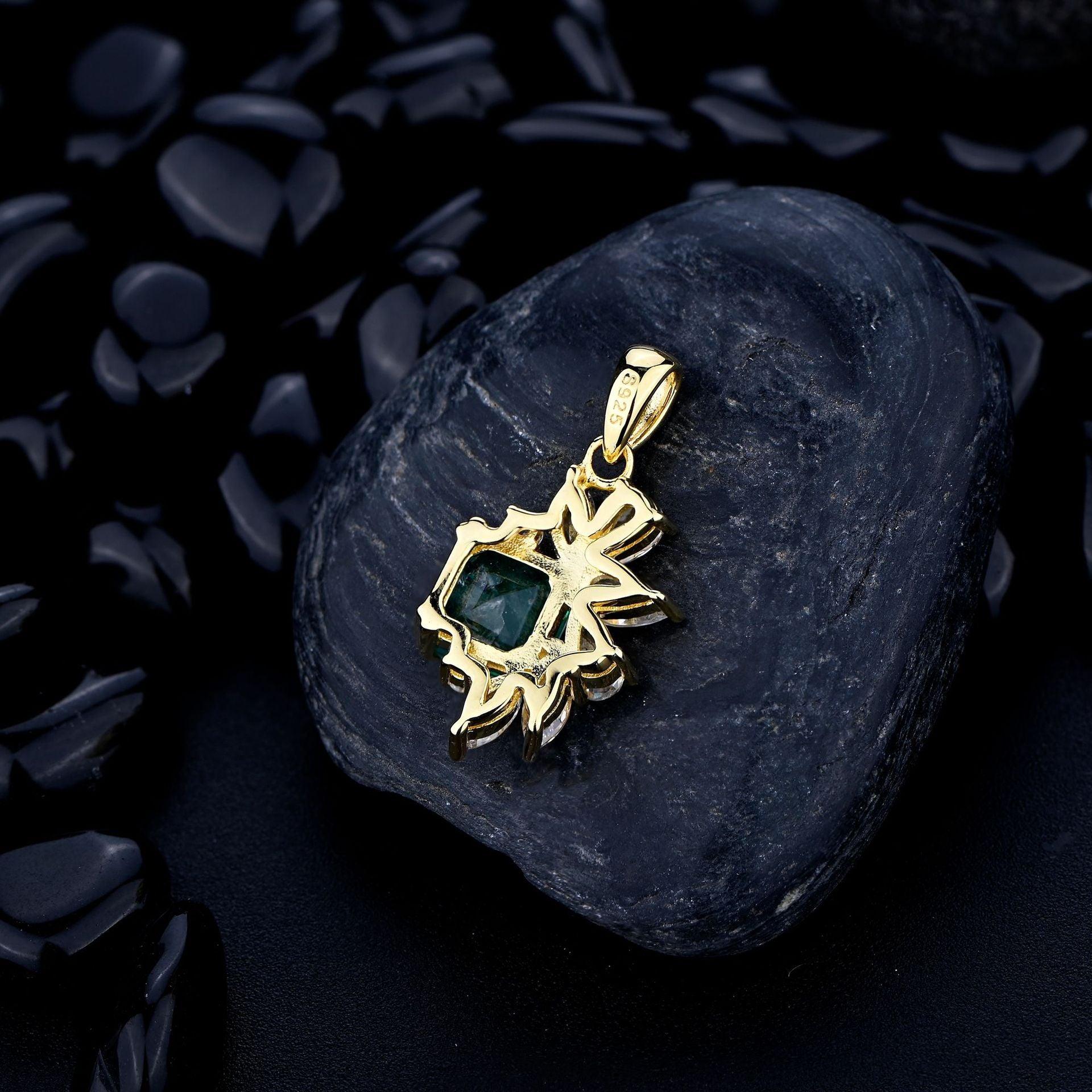 قلادة الزمردNecklacesمجوهرات ميون
