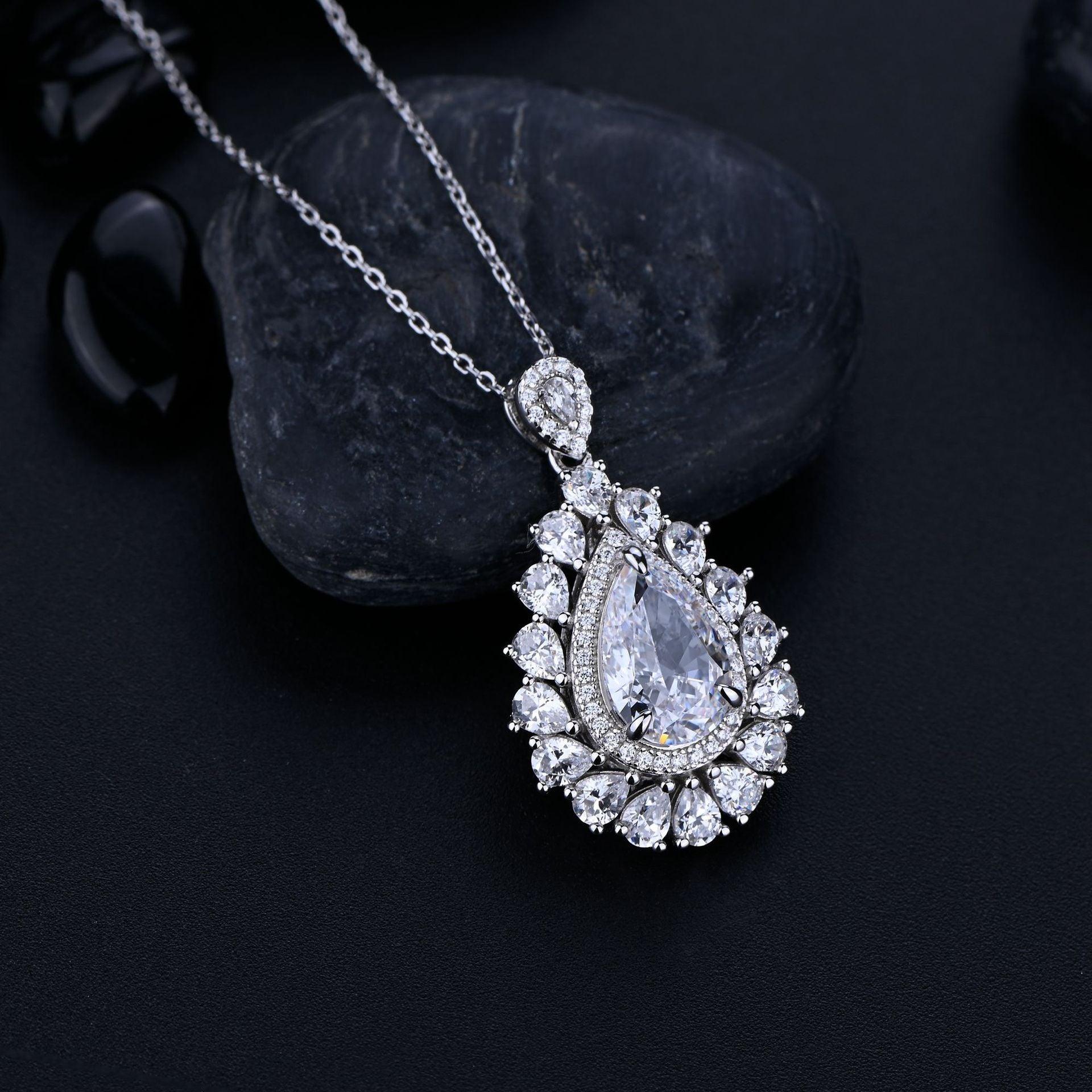 قلادة الدمعة الماسيةNecklacesمجوهرات ميون
