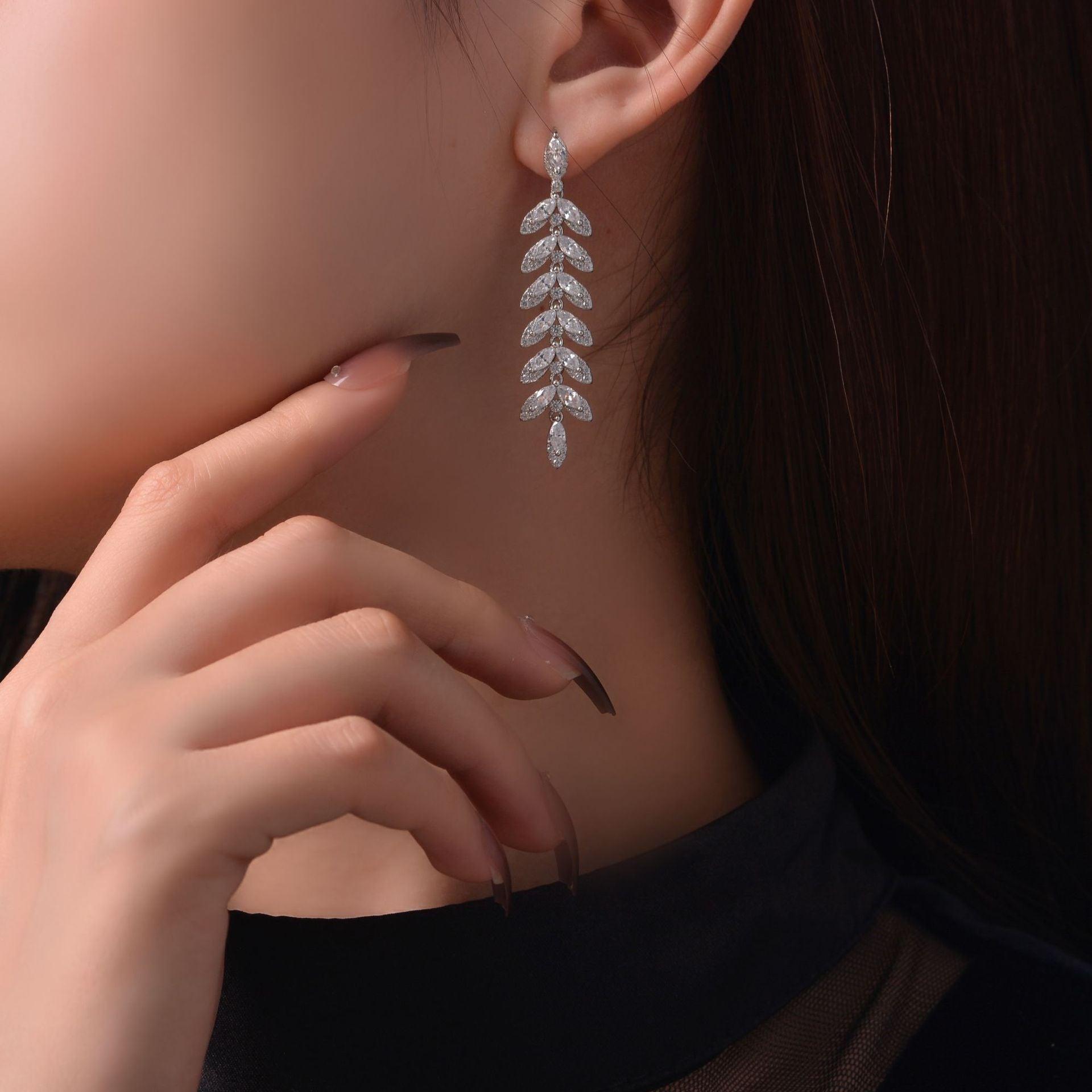 قرط ورق الشجر الماسيEarringsمجوهرات ميون