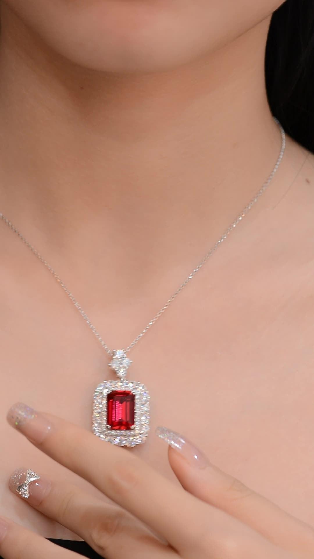 قلادة فضية من الياقوت الفاخر مرصعة بالماسNecklacesمجوهرات ميون