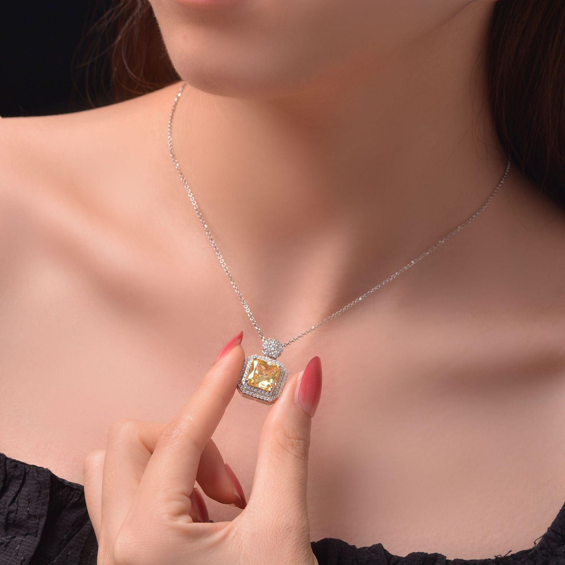 قلادة زهرة الأميرة الصفراءNecklacesمجوهرات ميون