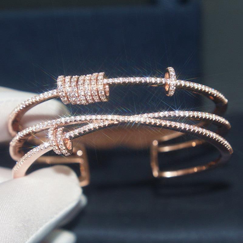 سوار نسائي متعدد الطبقات مرصع بالألماسBraceletsمجوهرات ميون