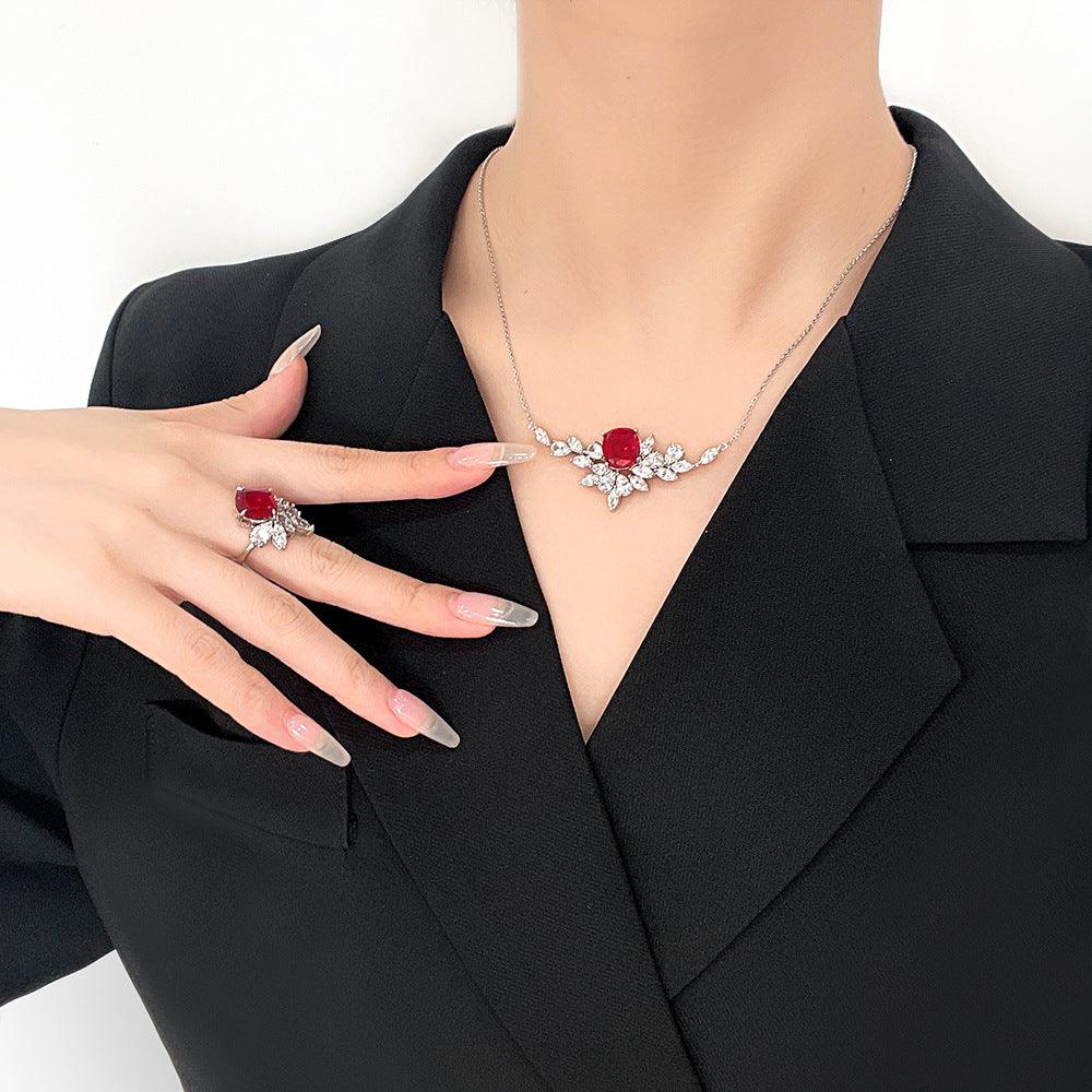 قلادة حمامة الياقوت من الفضة الراقية والماس المويسانتيNecklacesمجوهرات ميون