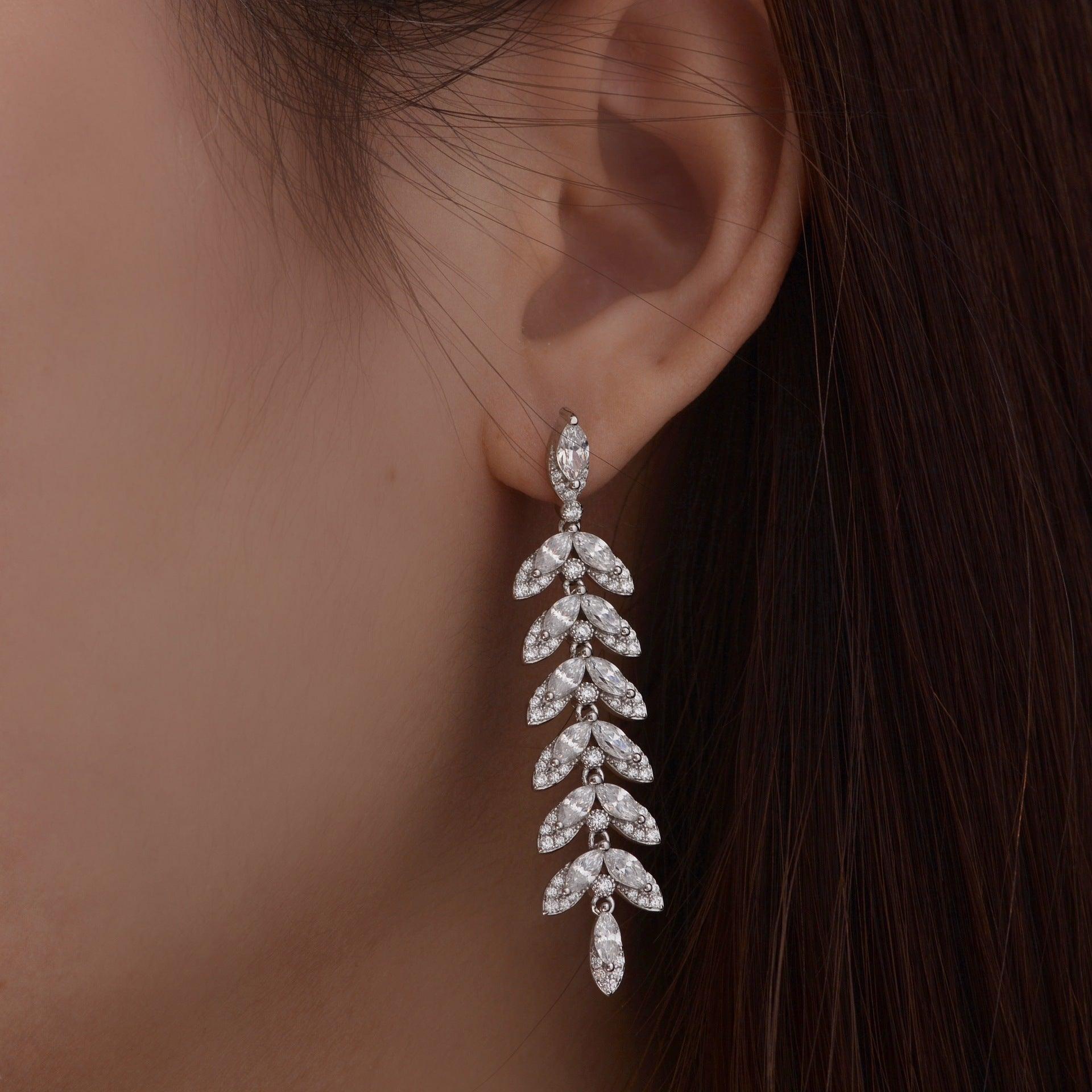 قرط ورق الشجر الماسيEarringsمجوهرات ميون