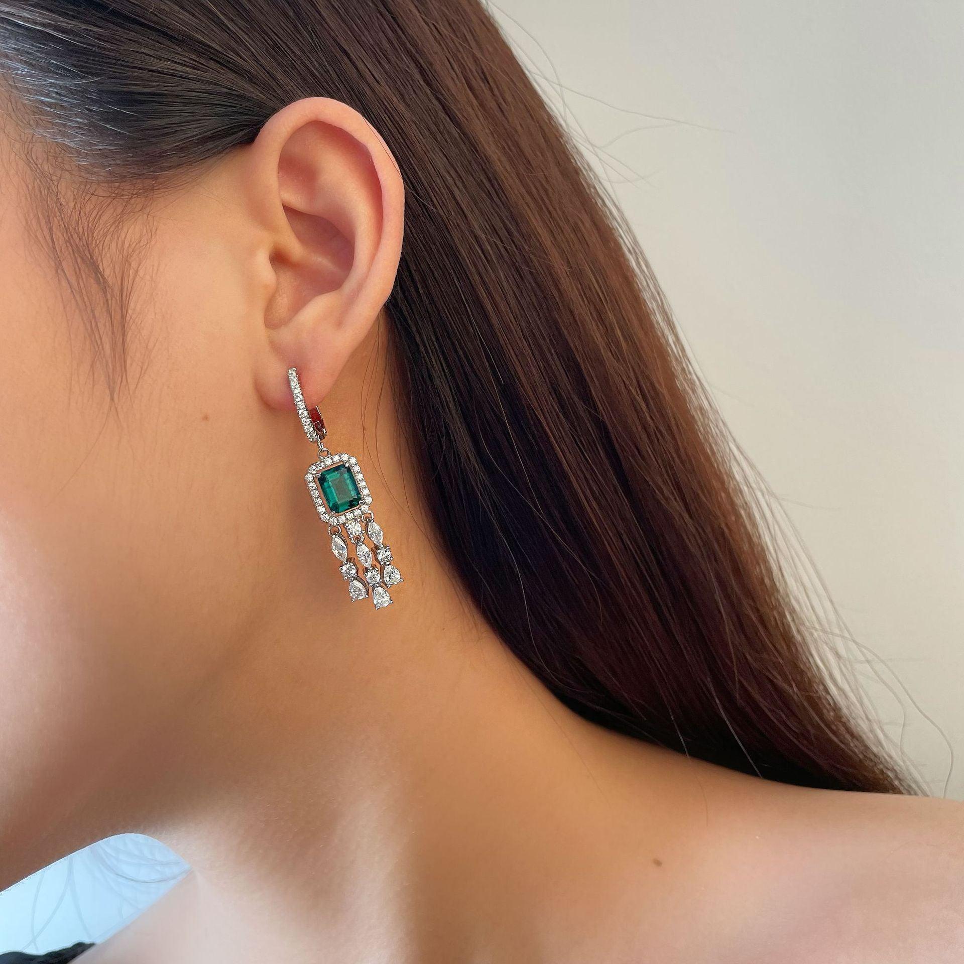 أقراط الزمرد على شكل سلسلةEarringsمجوهرات ميون