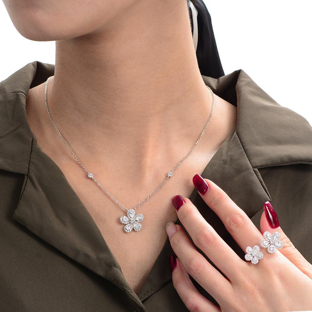 قلادة زهرة الماسNecklacesمجوهرات ميون