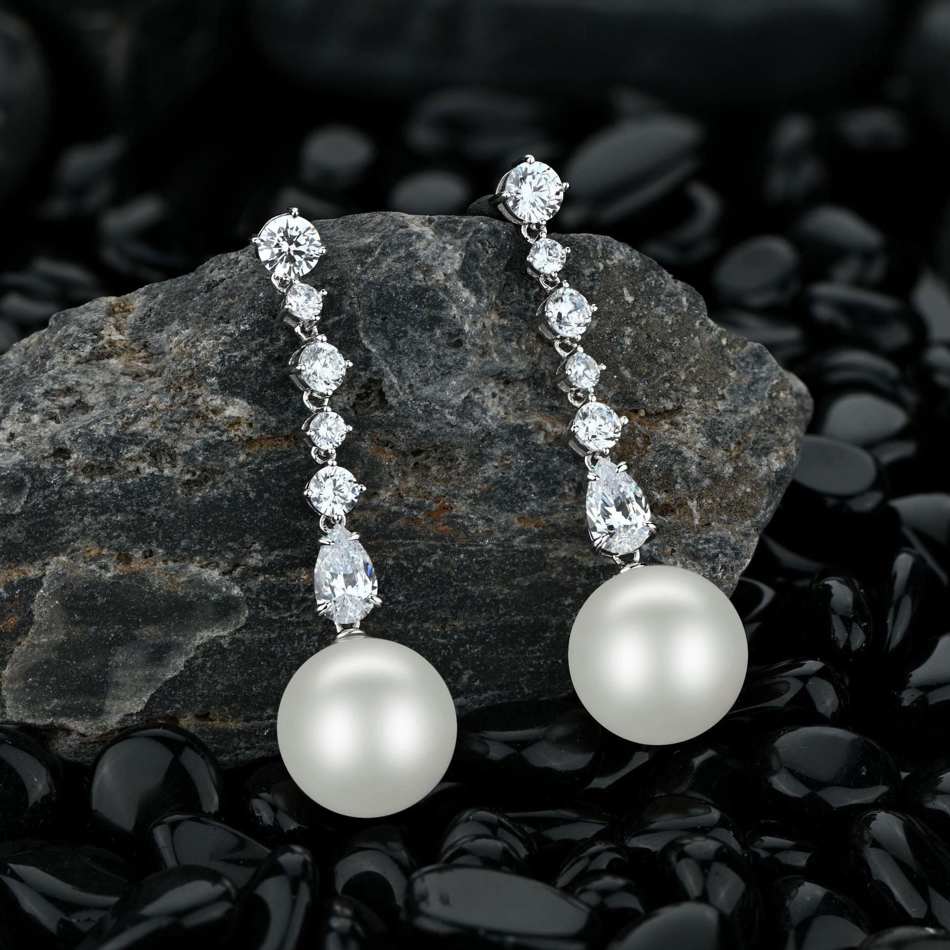 أقراط طويلة من الألماس واللؤلؤEarringsمجوهرات ميون