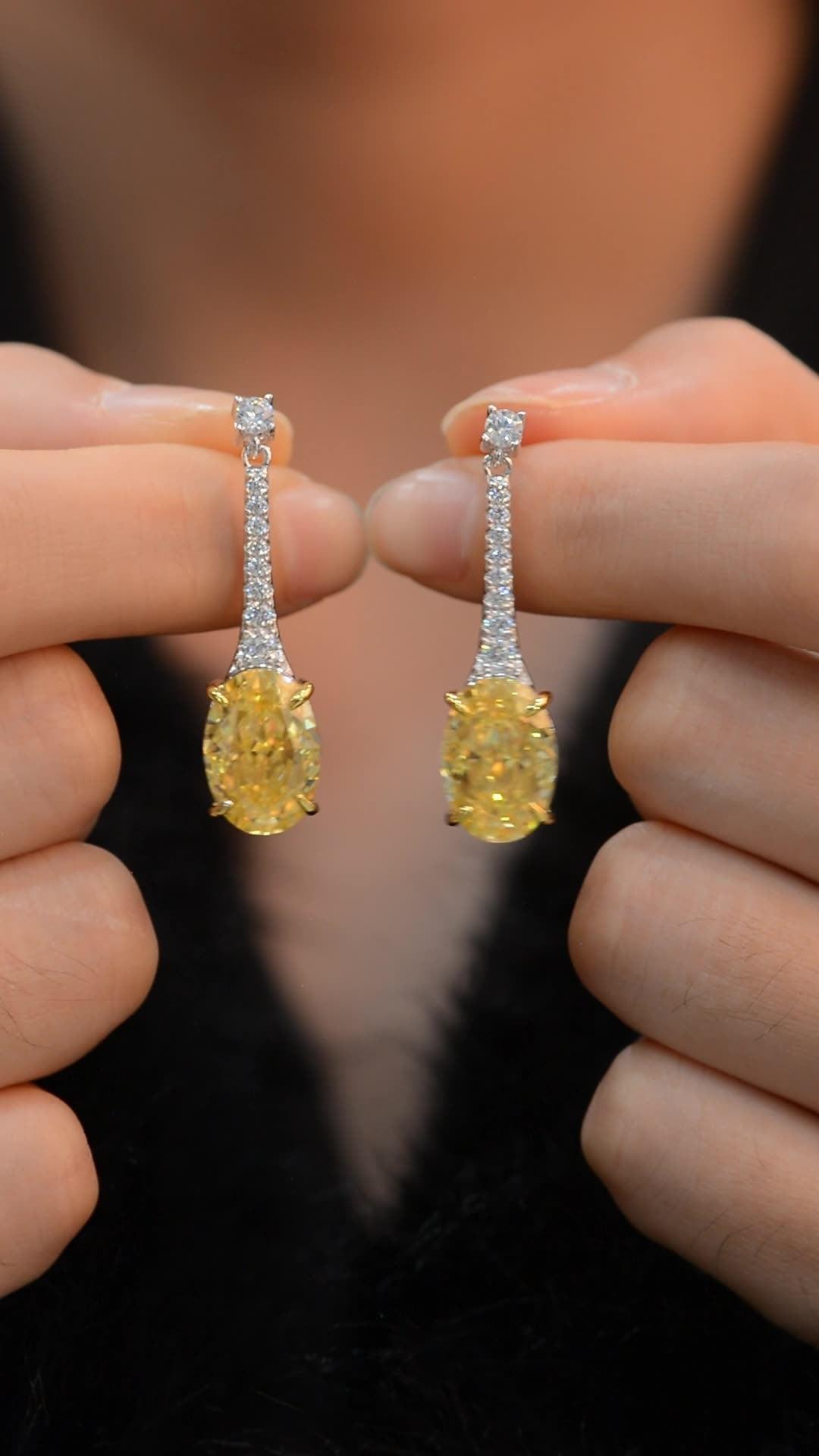 أقراط مرصعة بالألماس على شكل زهرة الثلجEarringsمجوهرات ميون