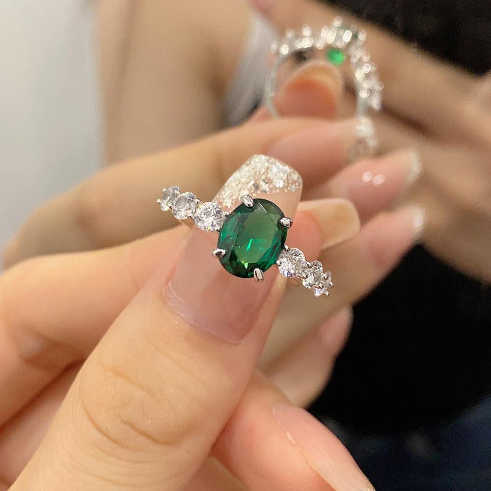 خاتم فرنسي كلاسيكي مع قطعة من الزمرد او الماس المويسنتيRingsمجوهرات ميون
