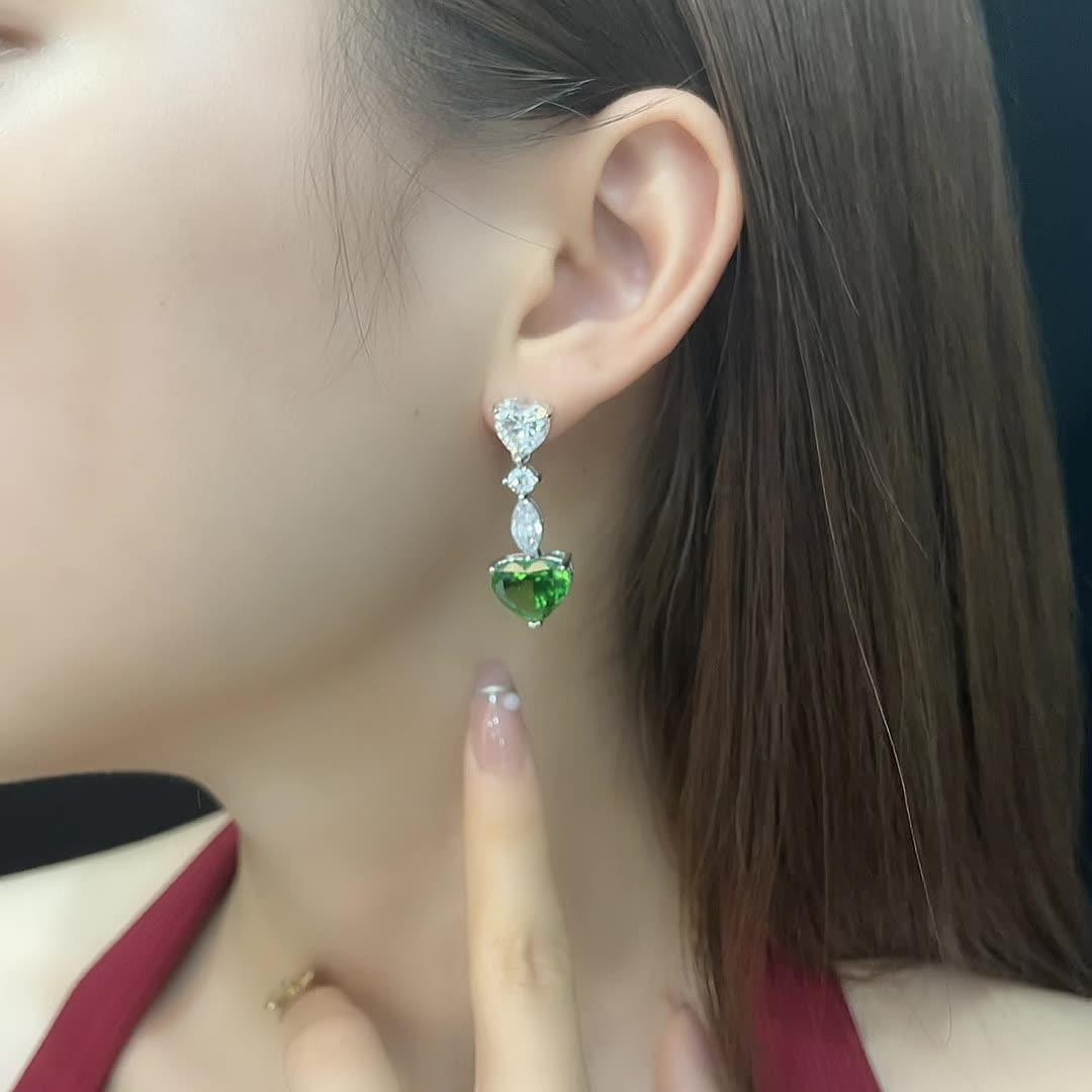 أقراط الزمرد على شكل قلبEarringsمجوهرات ميون