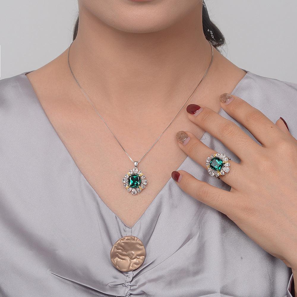 قلادة التورمالين الأخضر الماسيNecklacesمجوهرات ميون