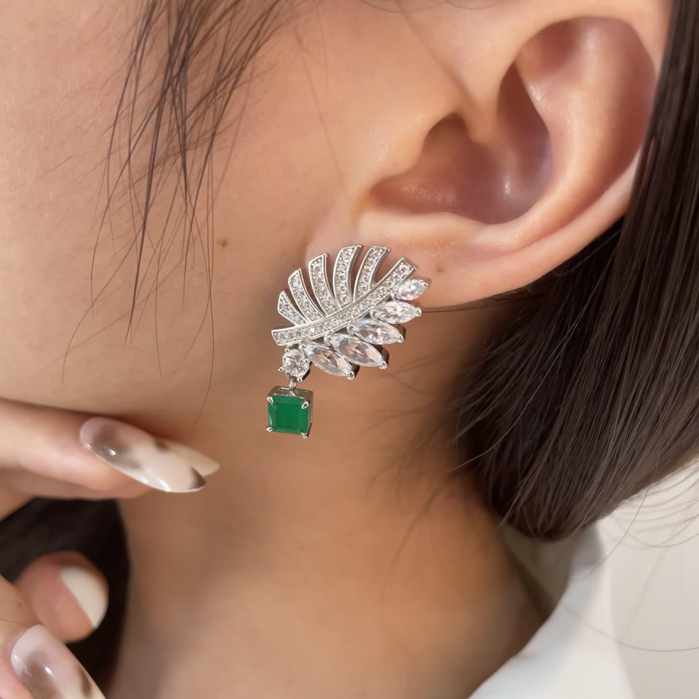 أقراط الفضة الاسترليني مطعمة بالزمردEarringsمجوهرات ميون