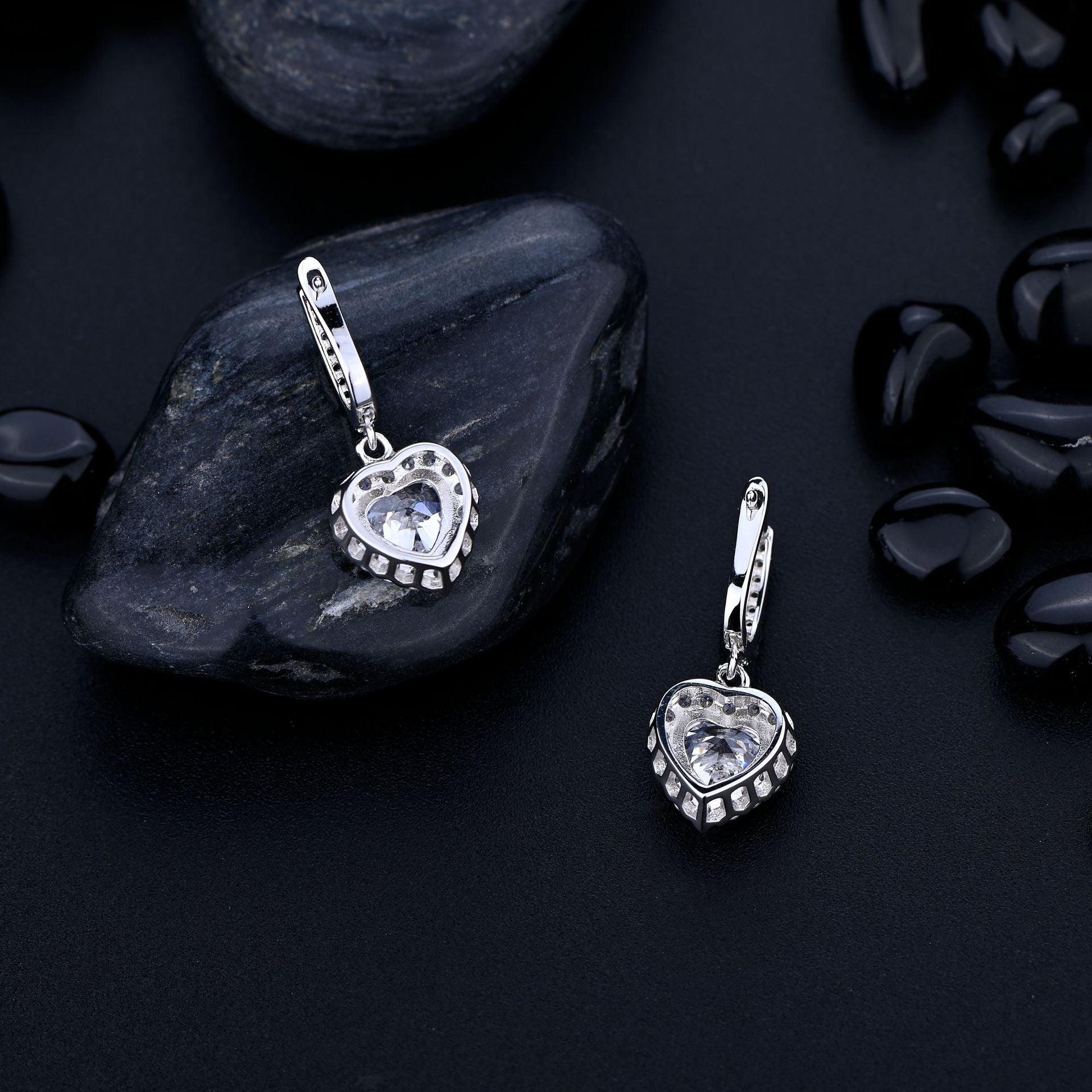 قرط القلب مرصع بالماسة زرقاءEarringsمجوهرات ميون