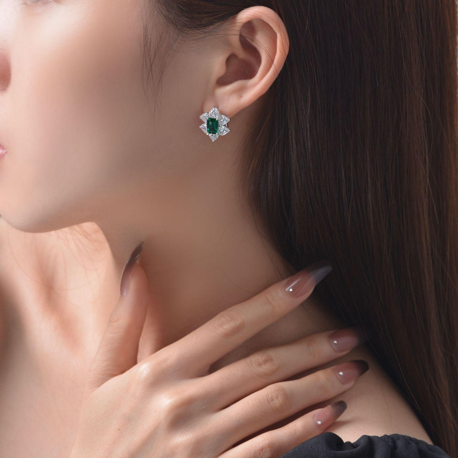 أقراط الزمرد بتصميم زهرةEarringsمجوهرات ميون