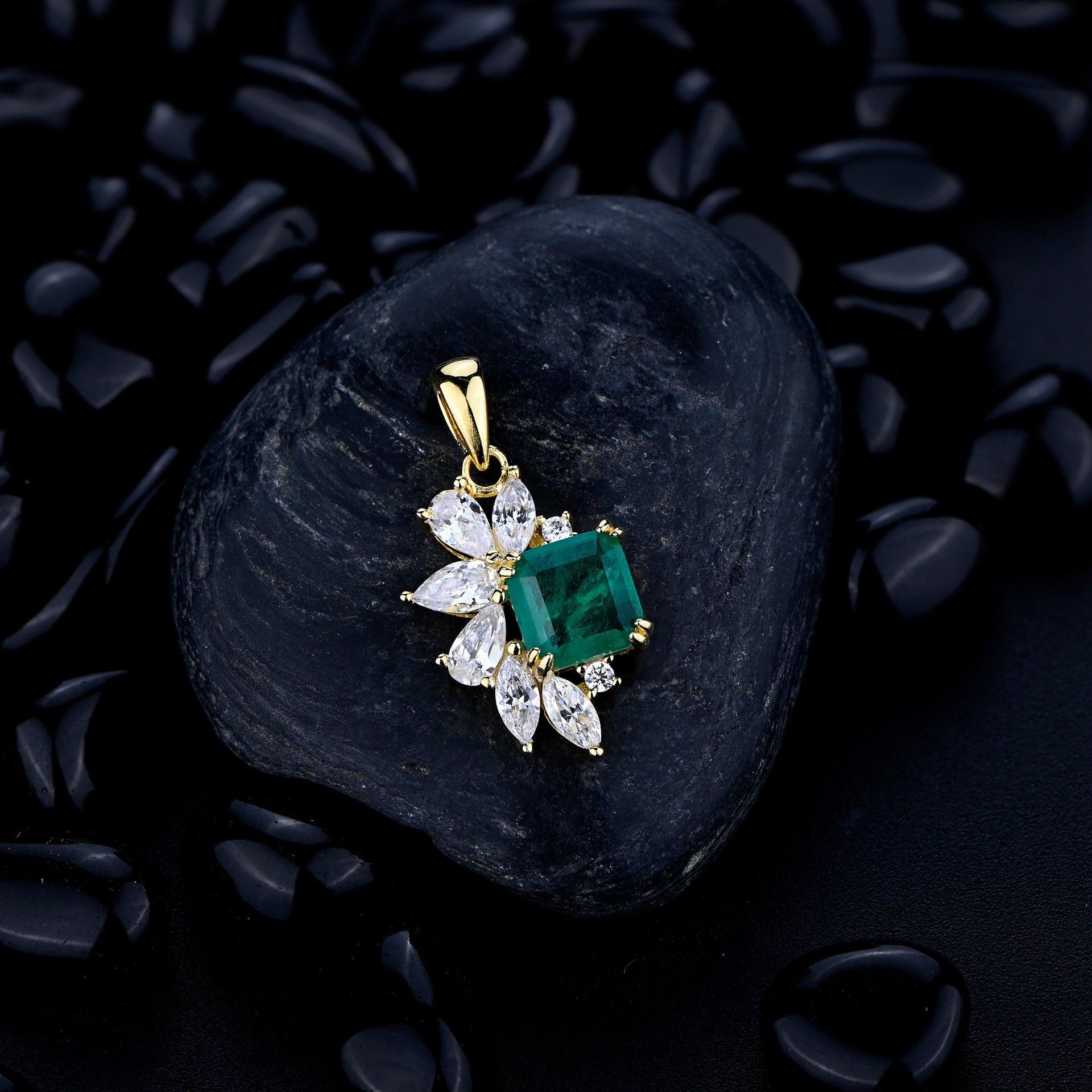قلادة الزمردNecklacesمجوهرات ميون