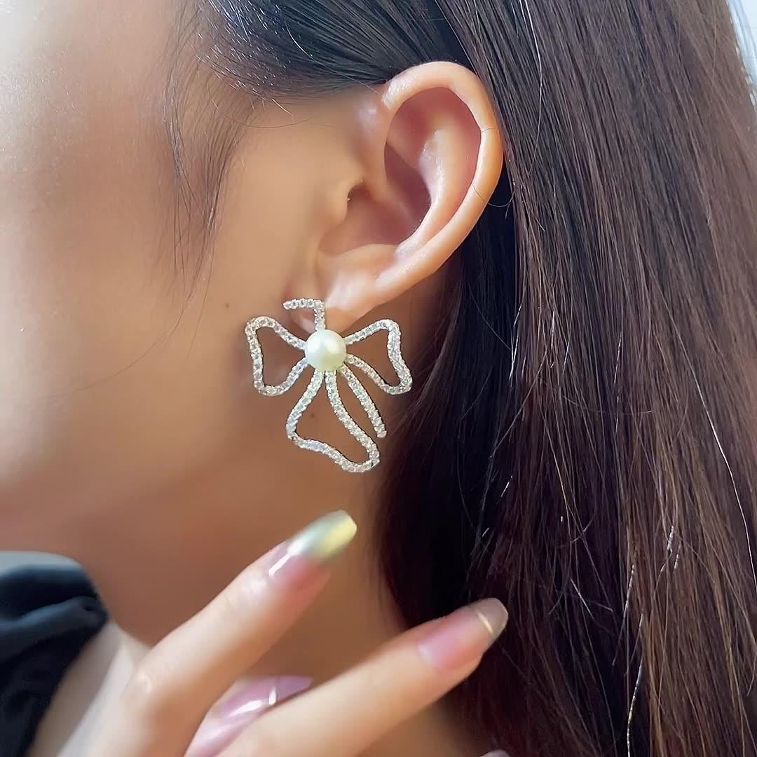 أقراط الماس و اللؤلؤ على شكل زهرهEarringsمجوهرات ميون