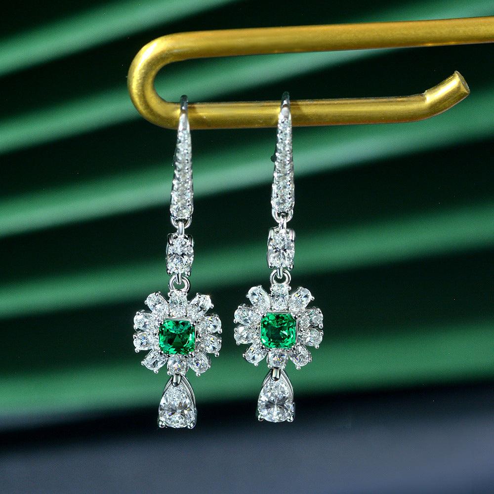 أقراط مرصعة بالألماس و الزمردEarringsمجوهرات ميون