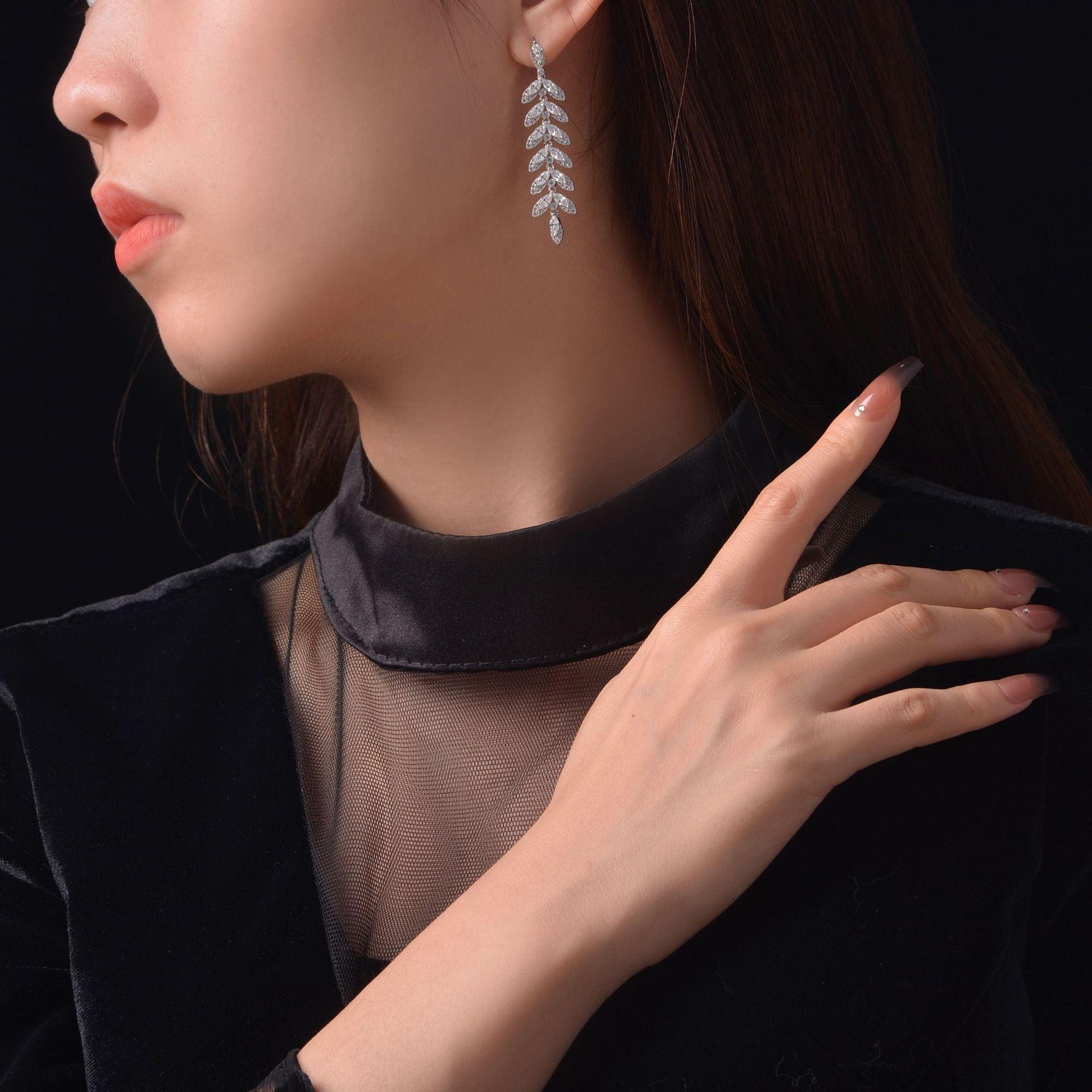 قرط ورق الشجر الماسيEarringsمجوهرات ميون