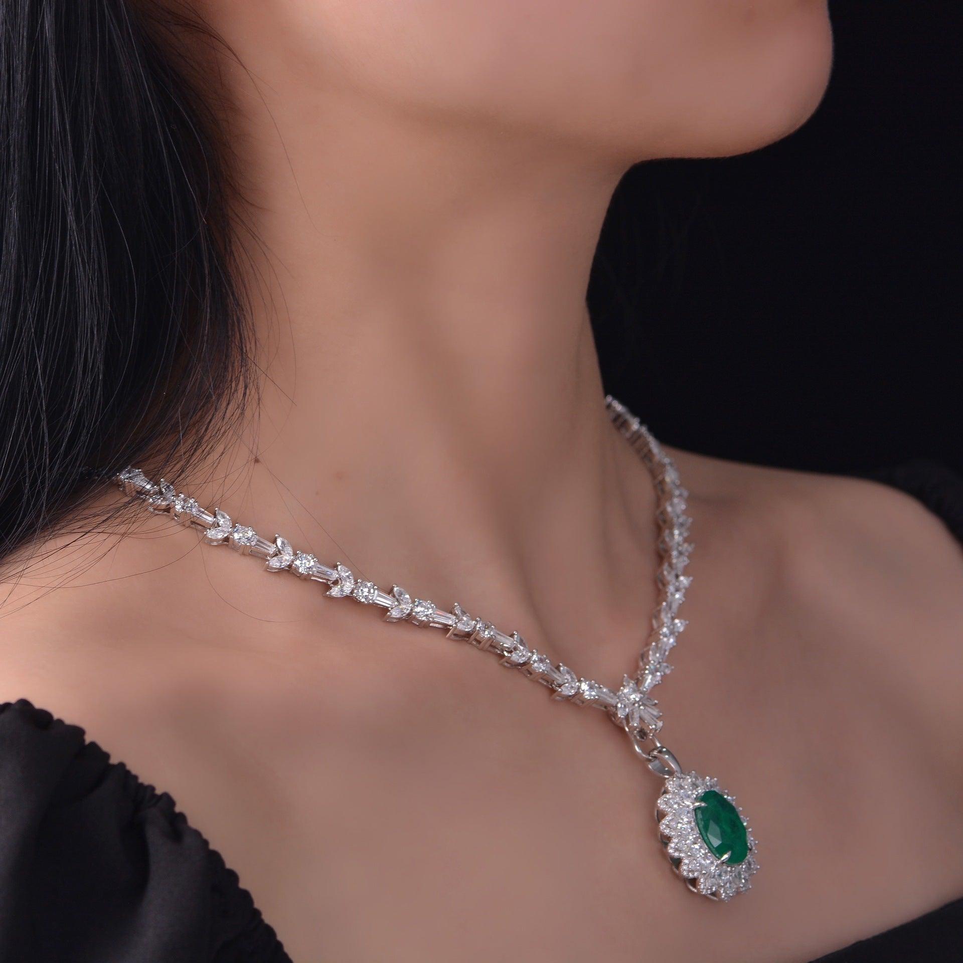 قلادة بحجر بيضاويNecklacesمجوهرات ميون