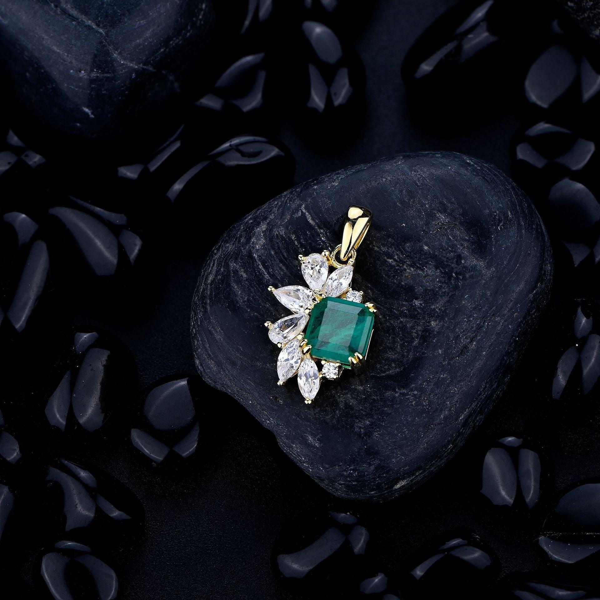 قلادة الزمردNecklacesمجوهرات ميون