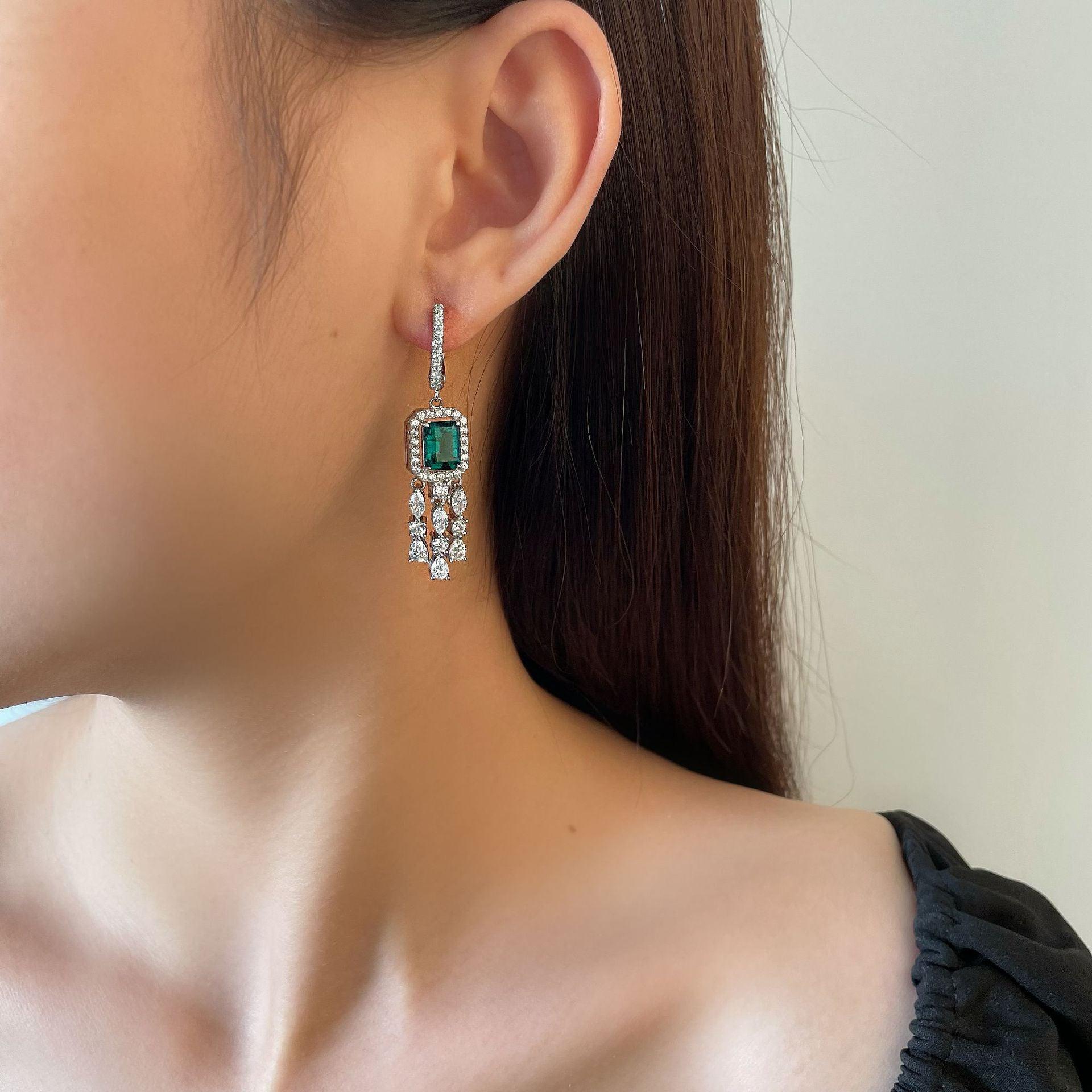 أقراط الزمرد على شكل سلسلةEarringsمجوهرات ميون
