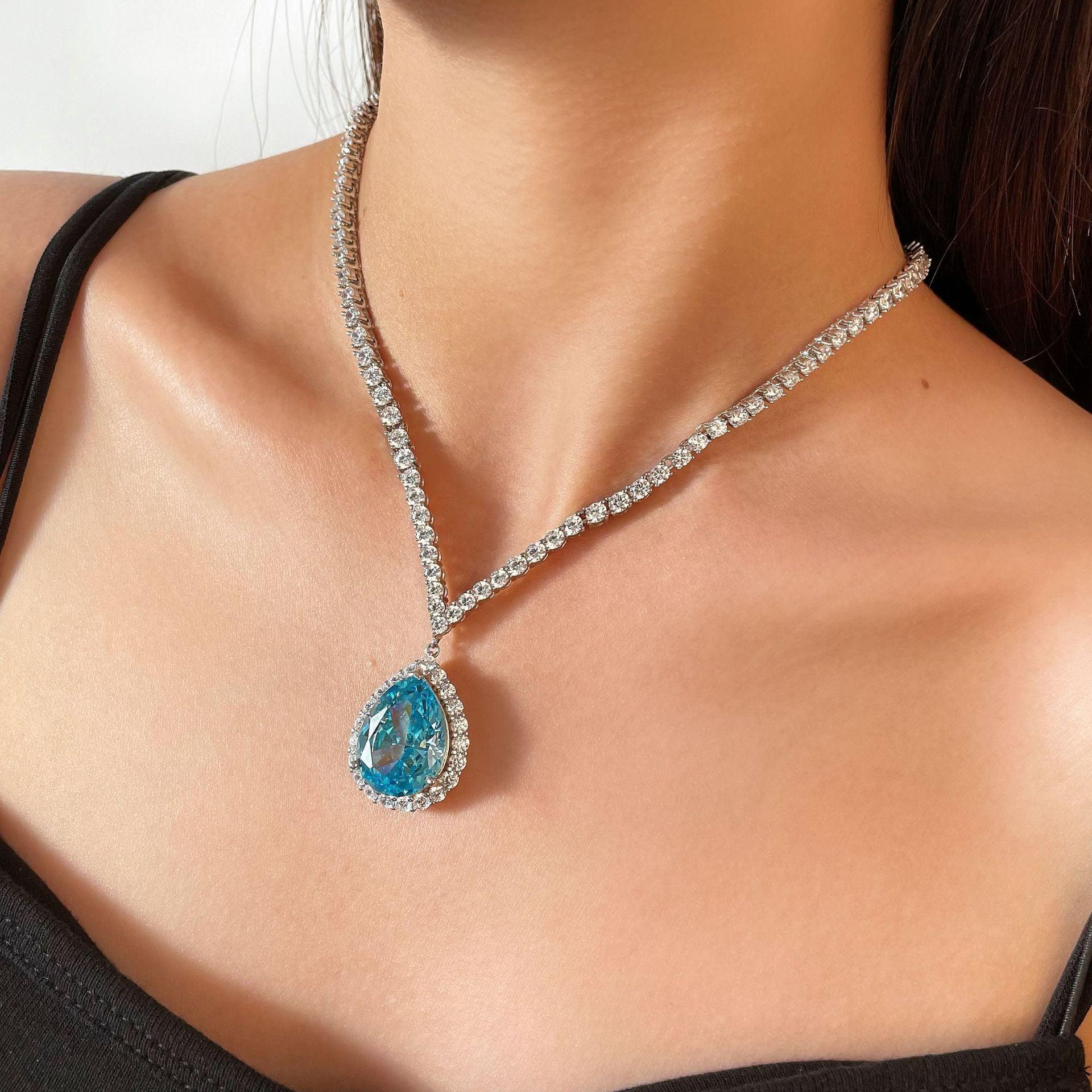 قلادة قطرة الماء الفاخرةNecklacesمجوهرات ميون