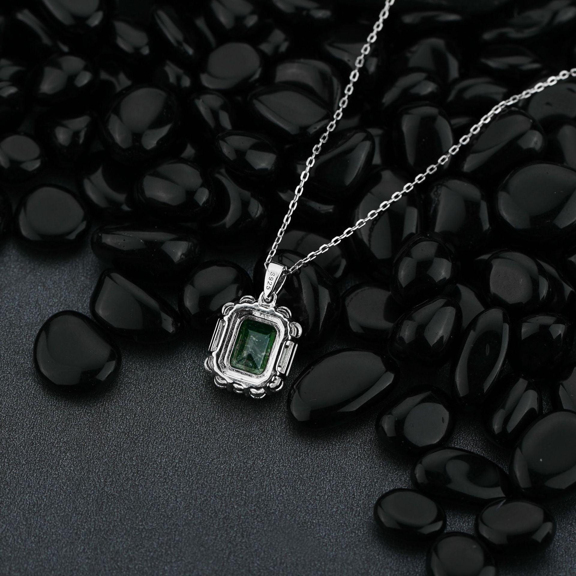 قلادة مربع الزمردNecklacesمجوهرات ميون