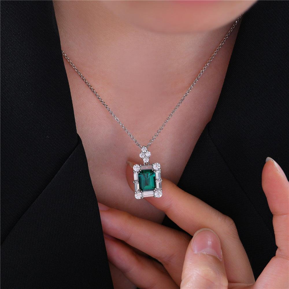 قلادة الزمردNecklacesمجوهرات ميون