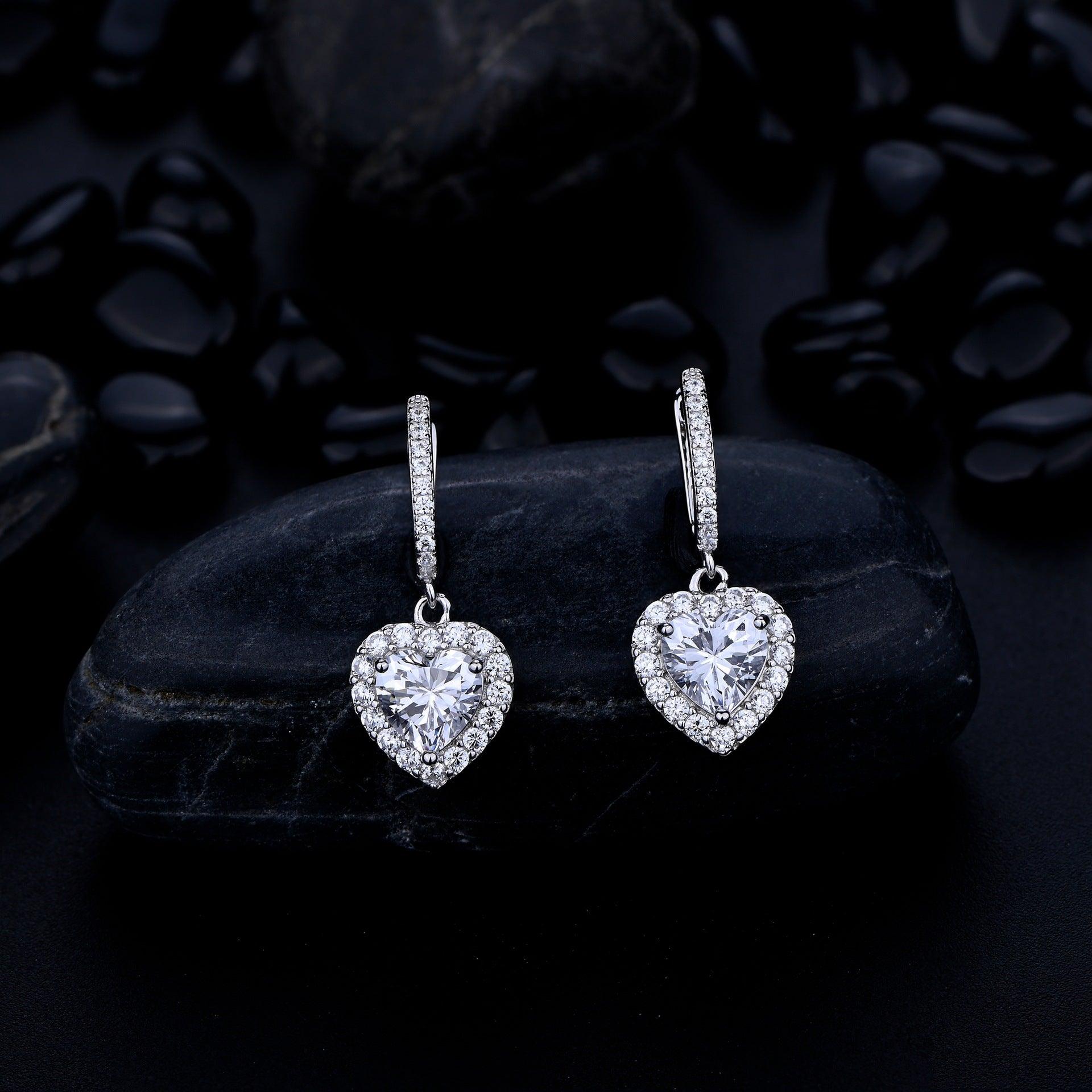 قرط القلب مرصع بالماسة زرقاءEarringsمجوهرات ميون