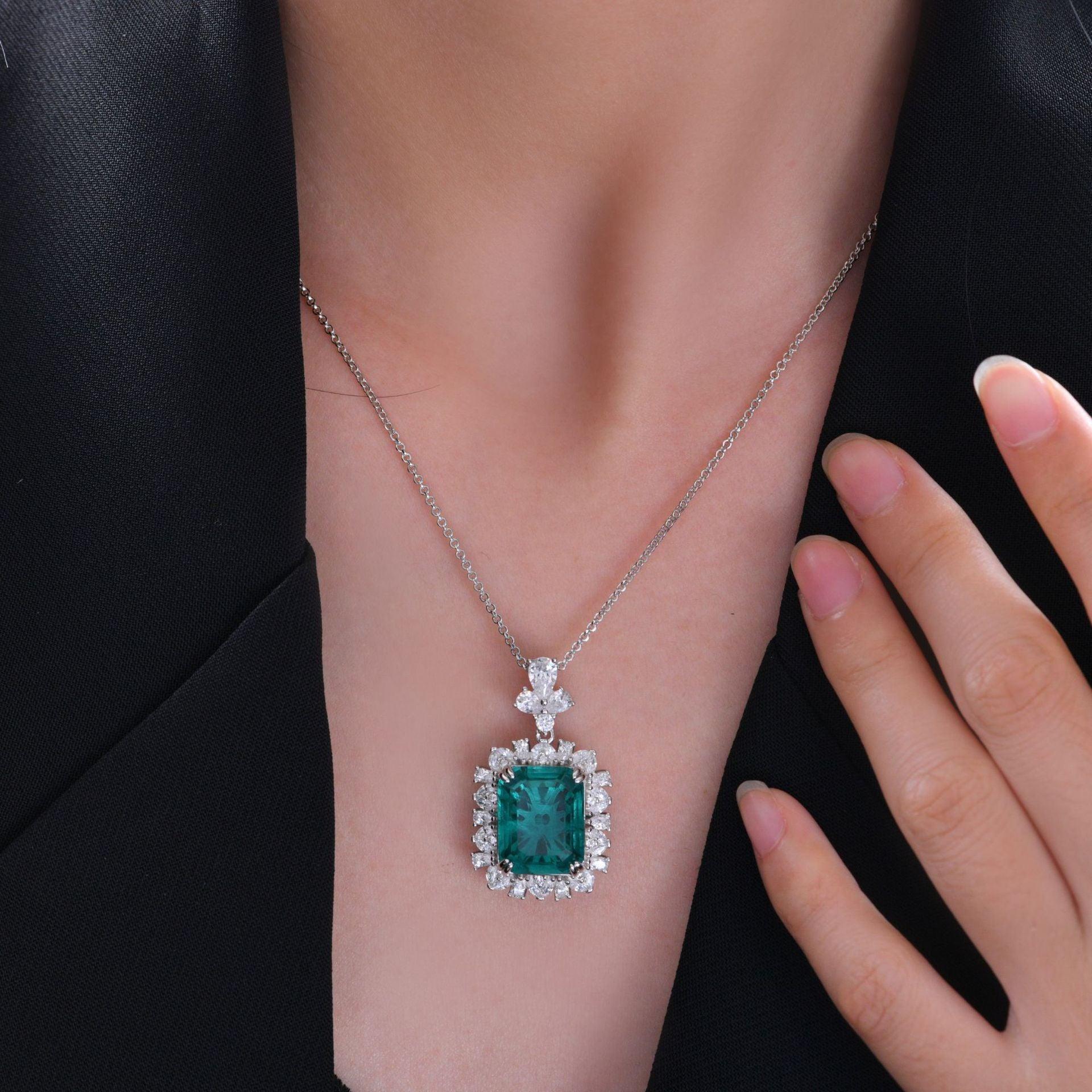 قلادة الزمردNecklacesمجوهرات ميون