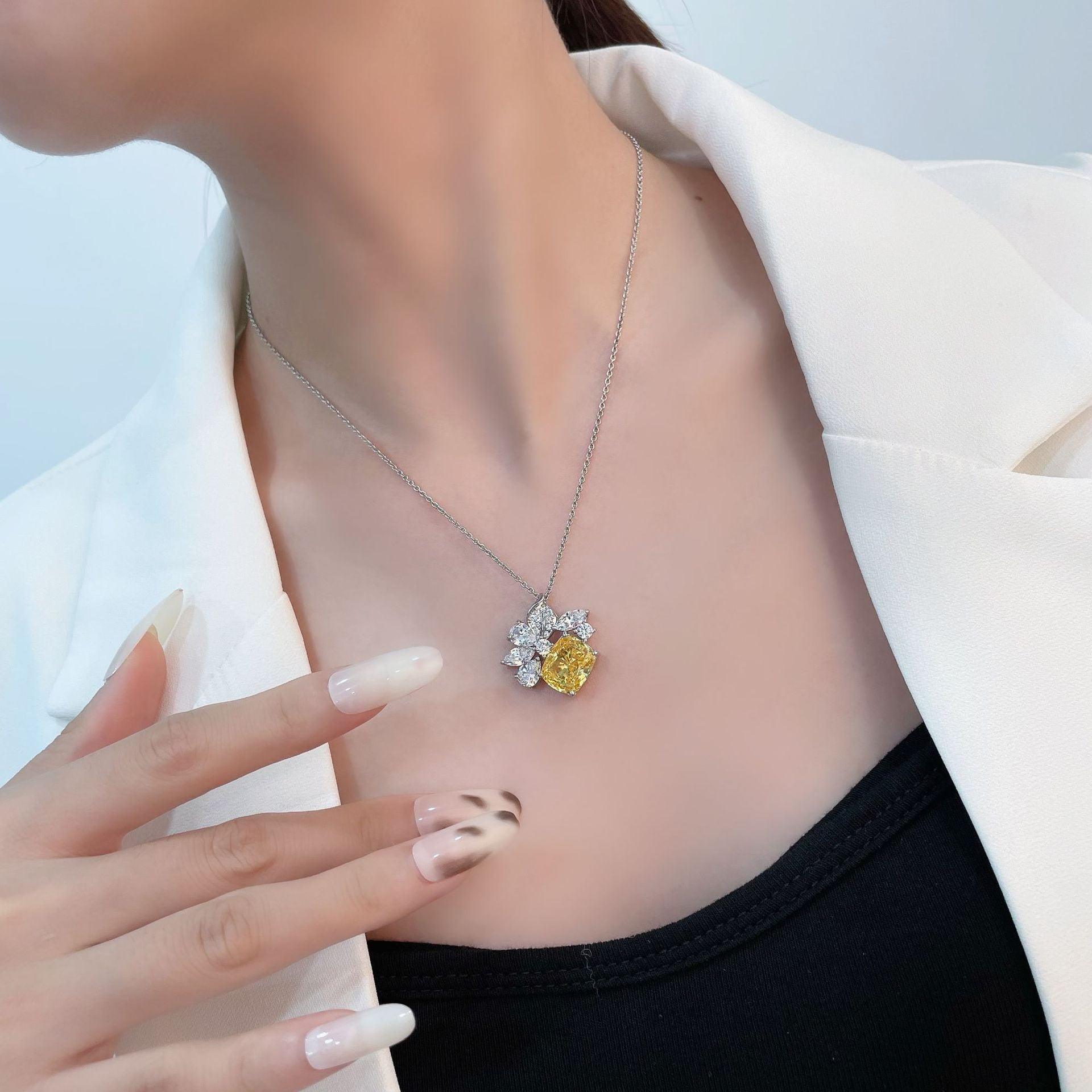 قلادة بالألماس الأصفرNecklacesمجوهرات ميون