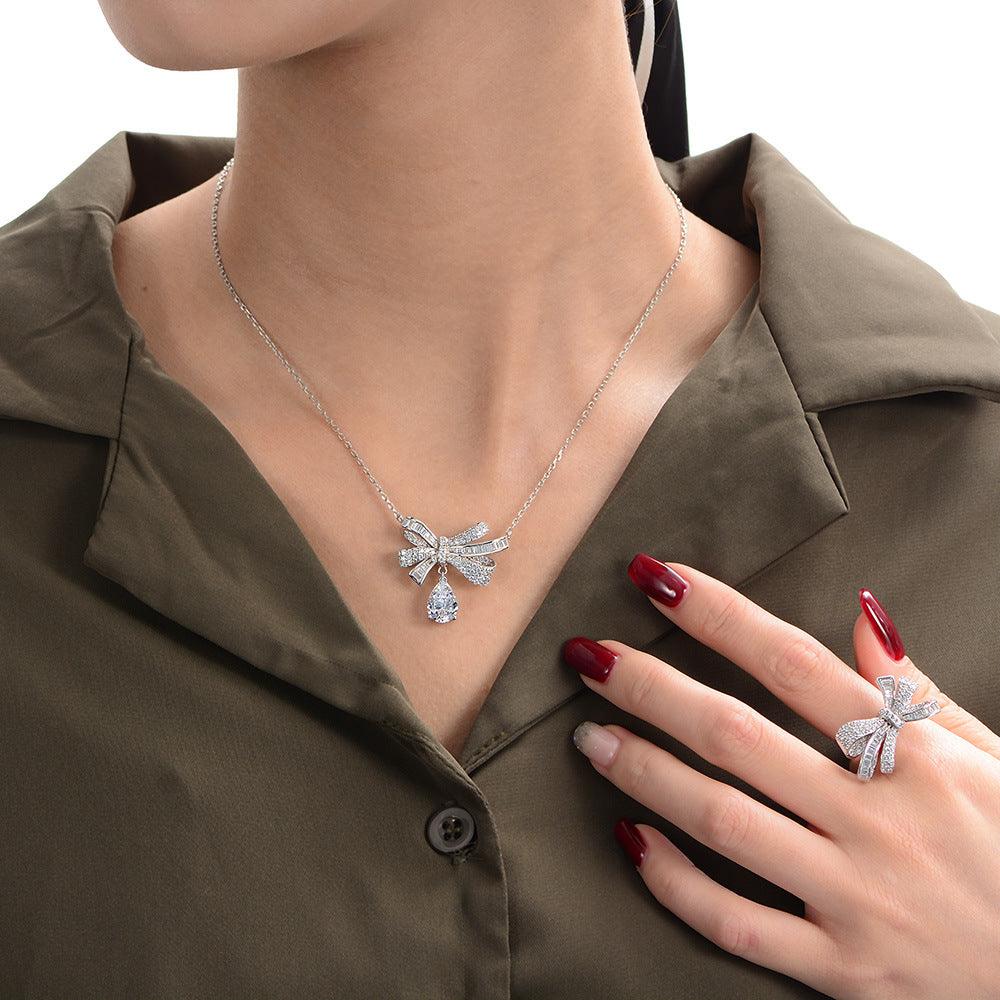 قلادة العقدة من الفضة الإسترلينيNecklacesمجوهرات ميون