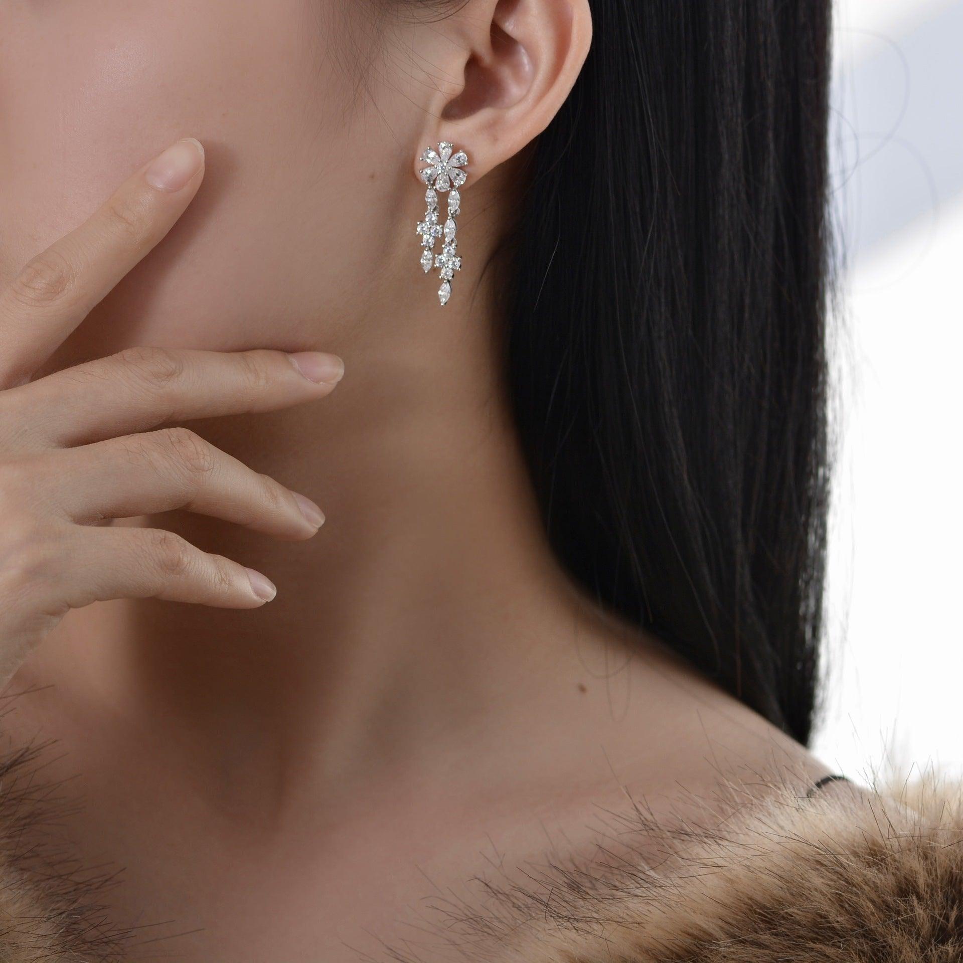 أقراط طويلة فاخرة من الألماس شكل زهرةEarringsمجوهرات ميون