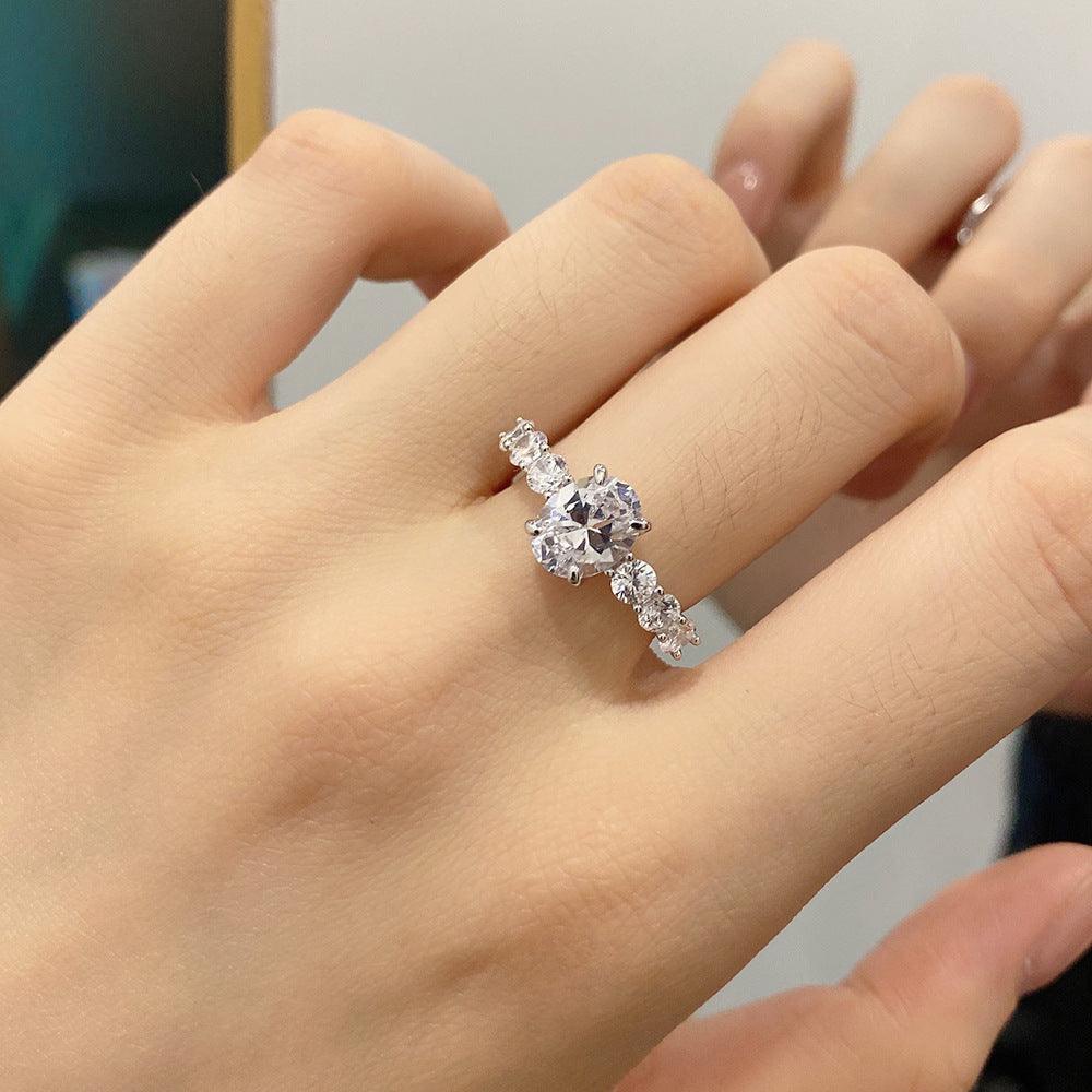 خاتم فرنسي كلاسيكي مع قطعة من الزمرد او الماس المويسنتيRingsمجوهرات ميون
