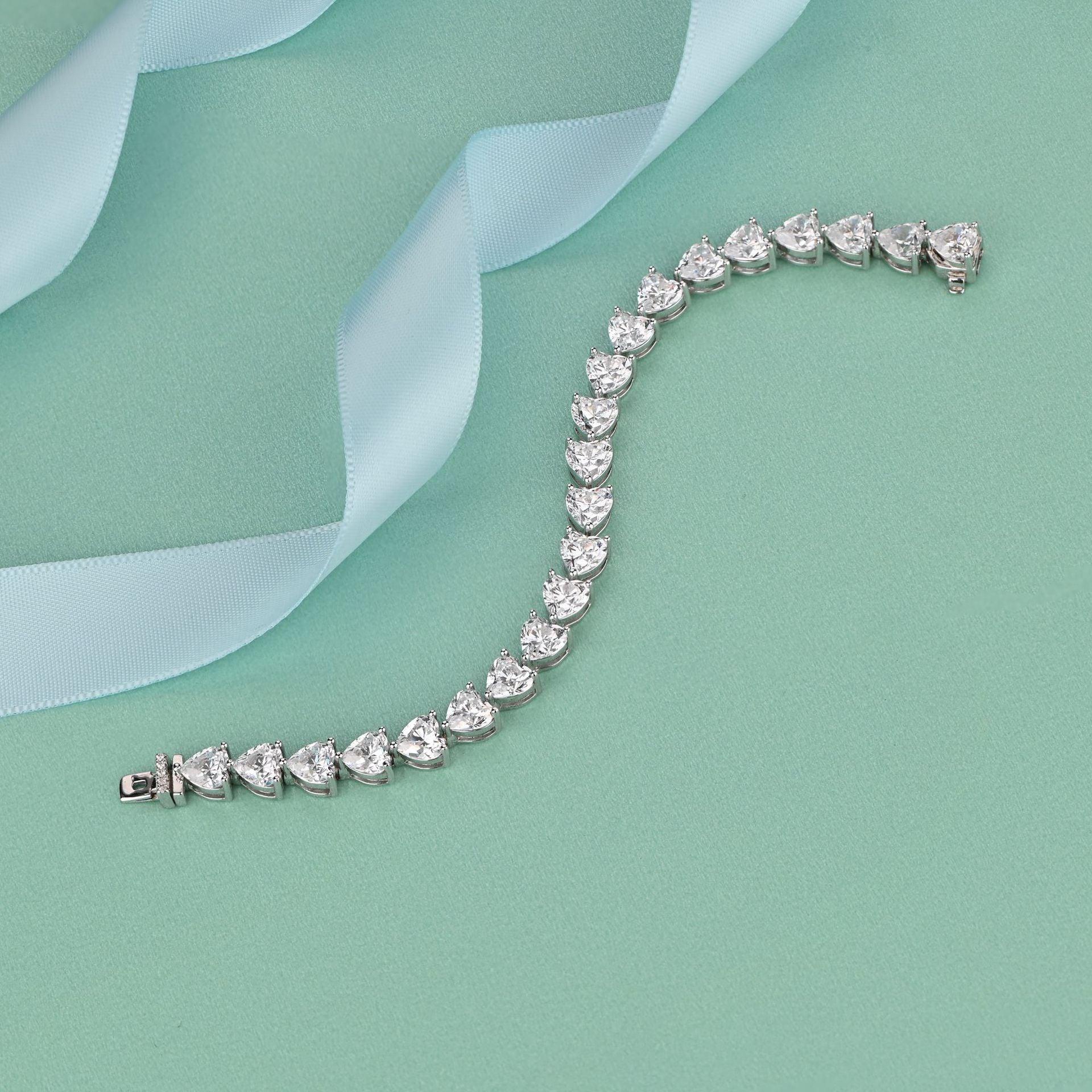 سوار فضي مطعم بألماساتBraceletsمجوهرات ميون