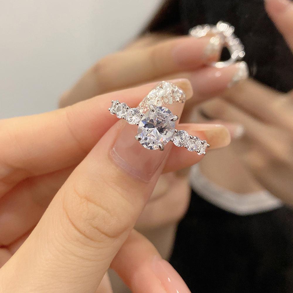 خاتم فرنسي كلاسيكي مع قطعة من الزمرد او الماس المويسنتيRingsمجوهرات ميون