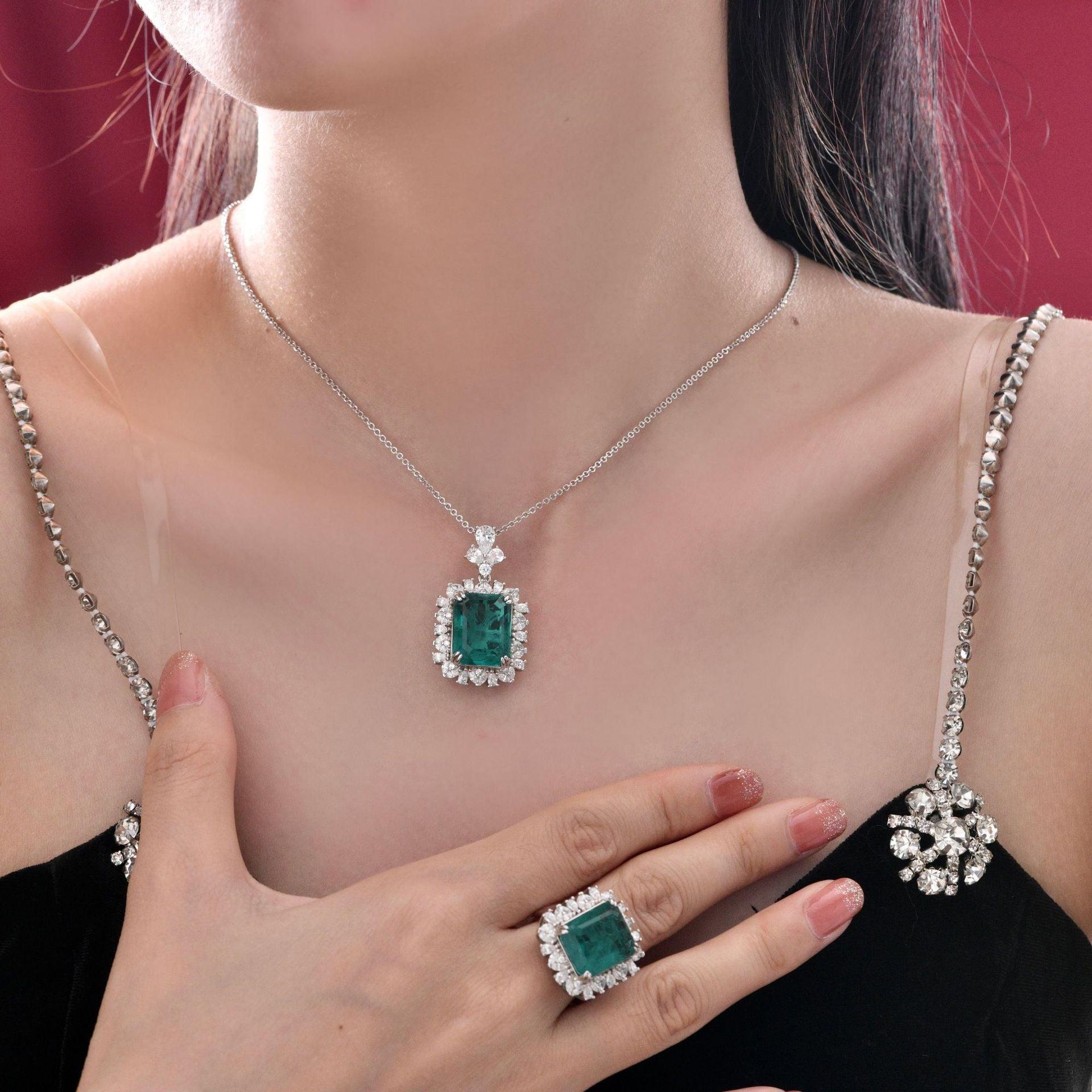 قلادة الزمردNecklacesمجوهرات ميون