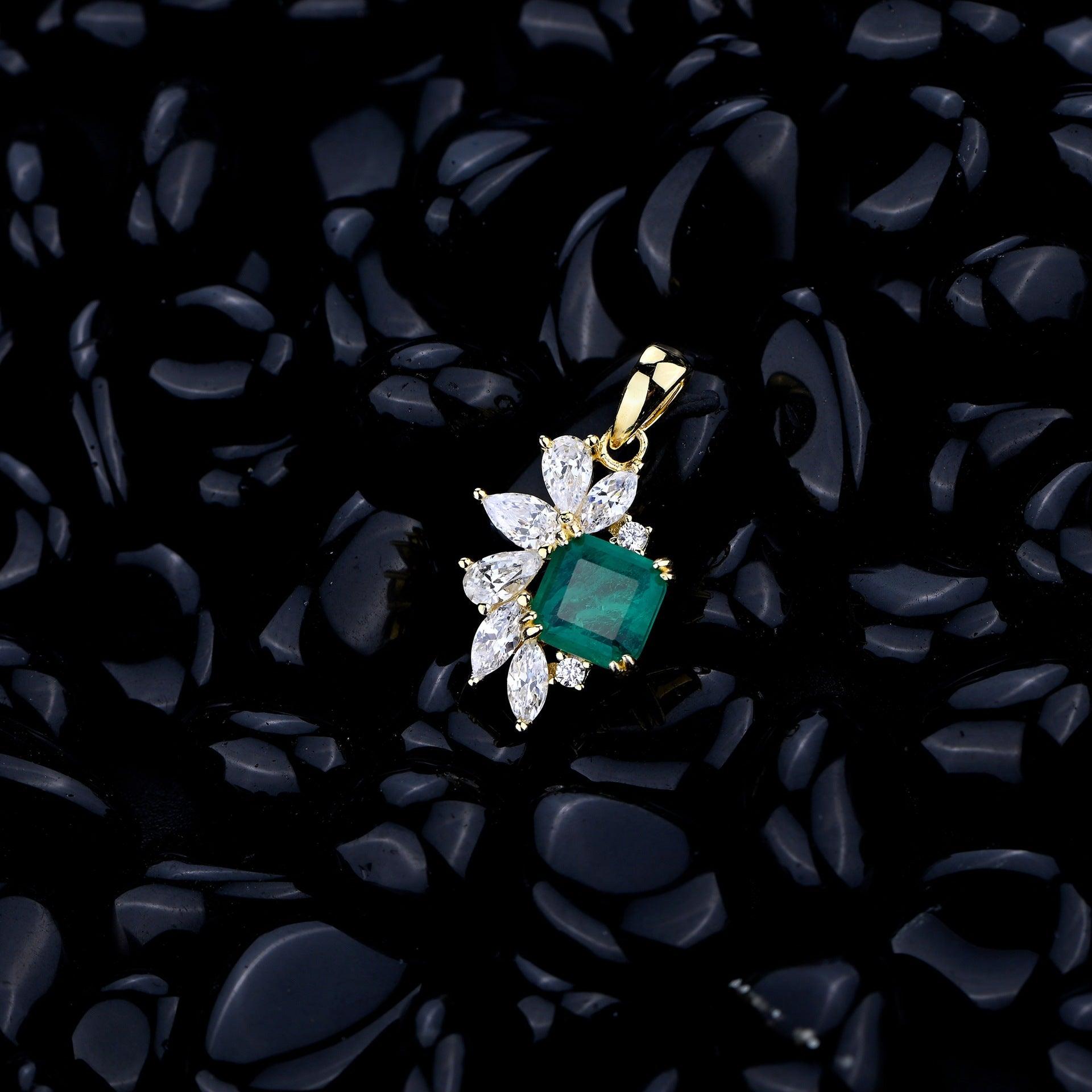 قلادة الزمردNecklacesمجوهرات ميون